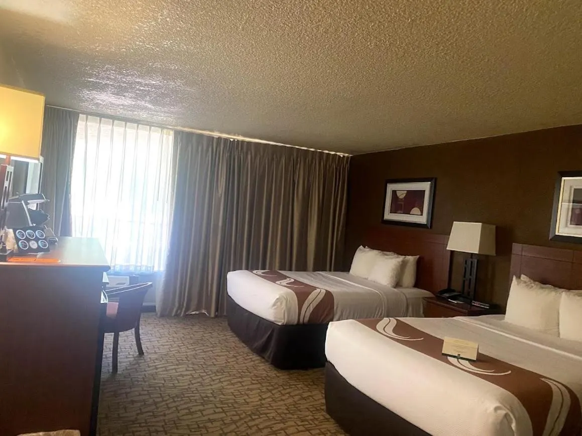 Quality Inn View of Lake Powell - Page