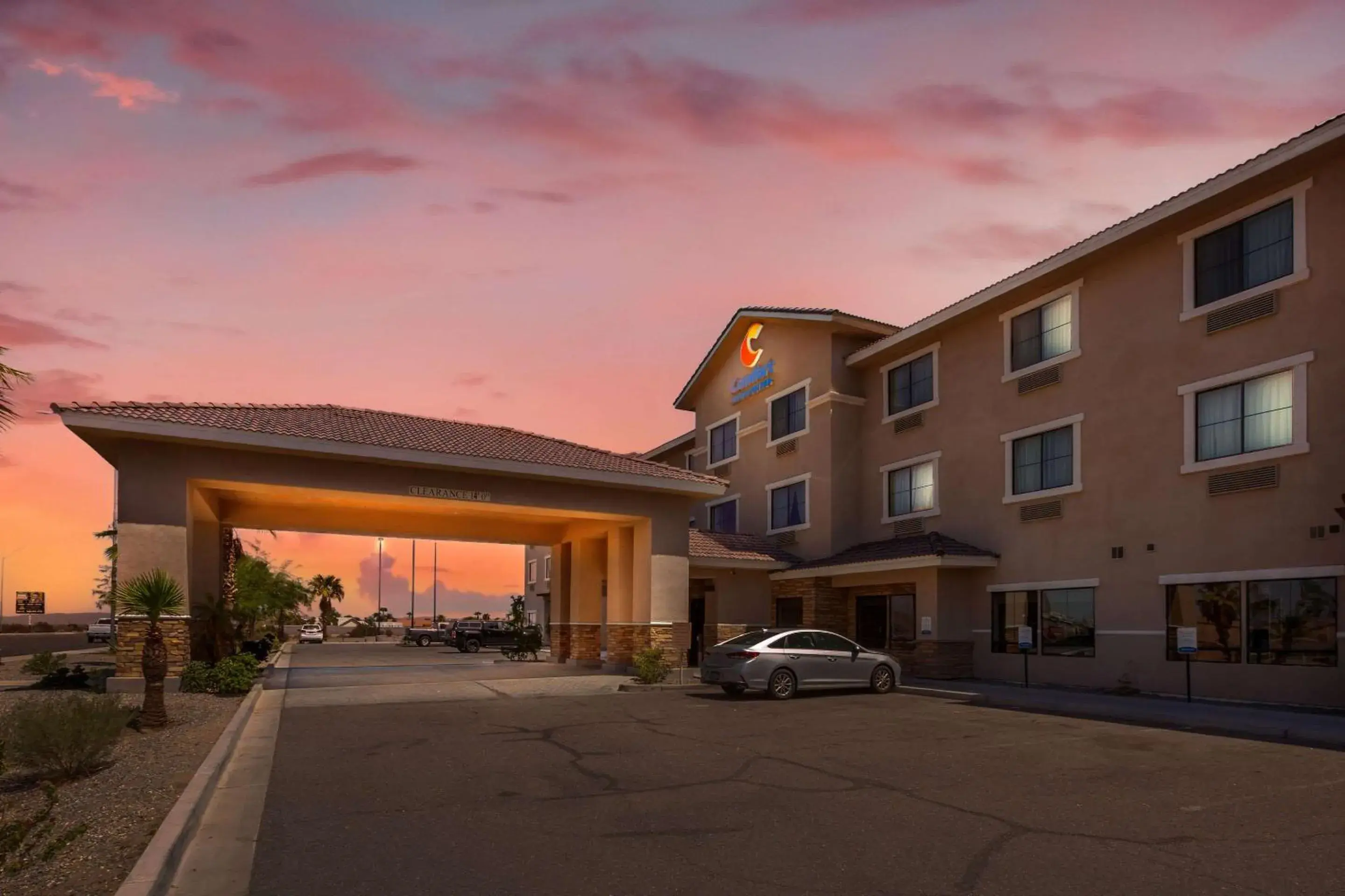 Property building in Comfort Inn and Suites Yuma I-8 Property building in Comfort Inn and Suites Yuma I-8