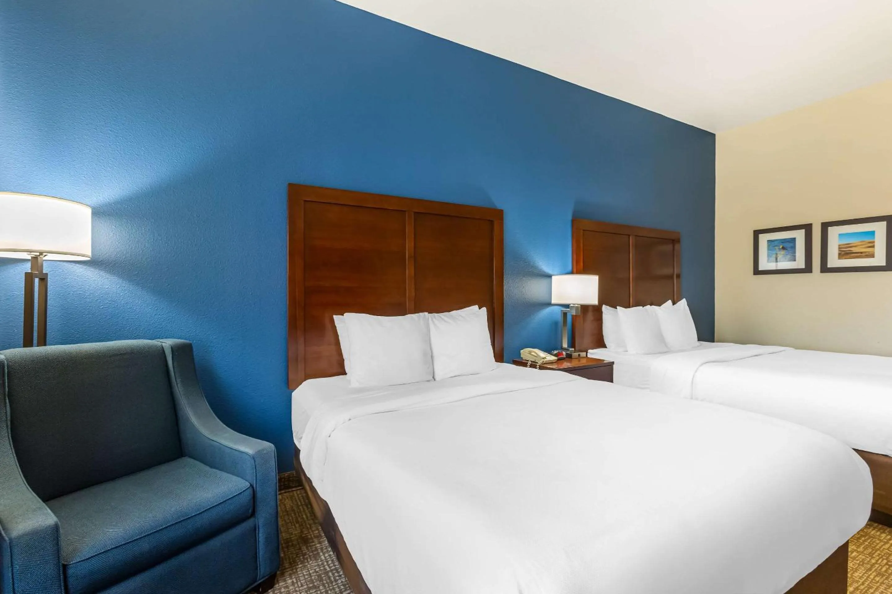 Seating area, Bed in Comfort Inn and Suites Yuma I-8