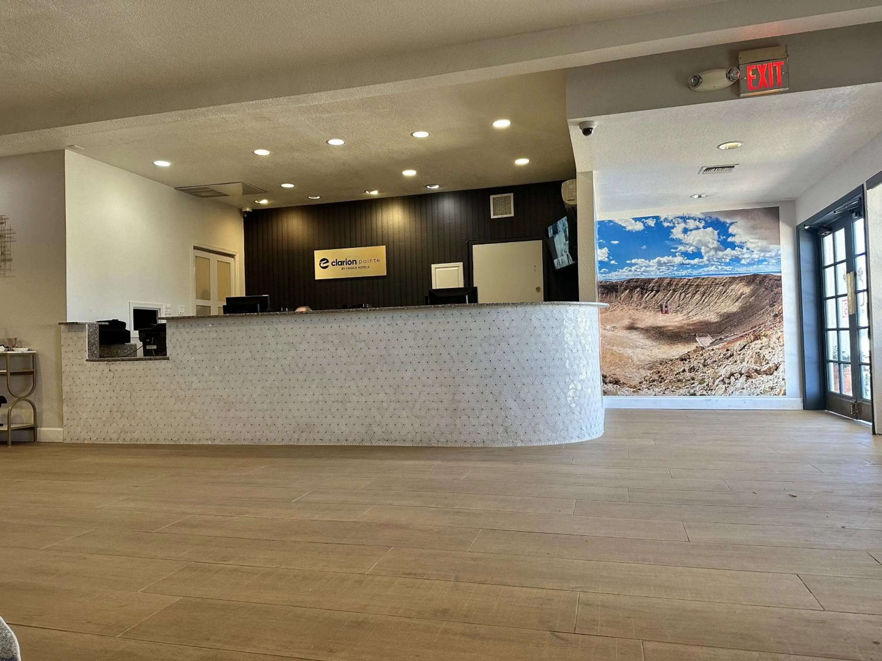 Lobby or reception in Clarion Pointe Winslow I-40