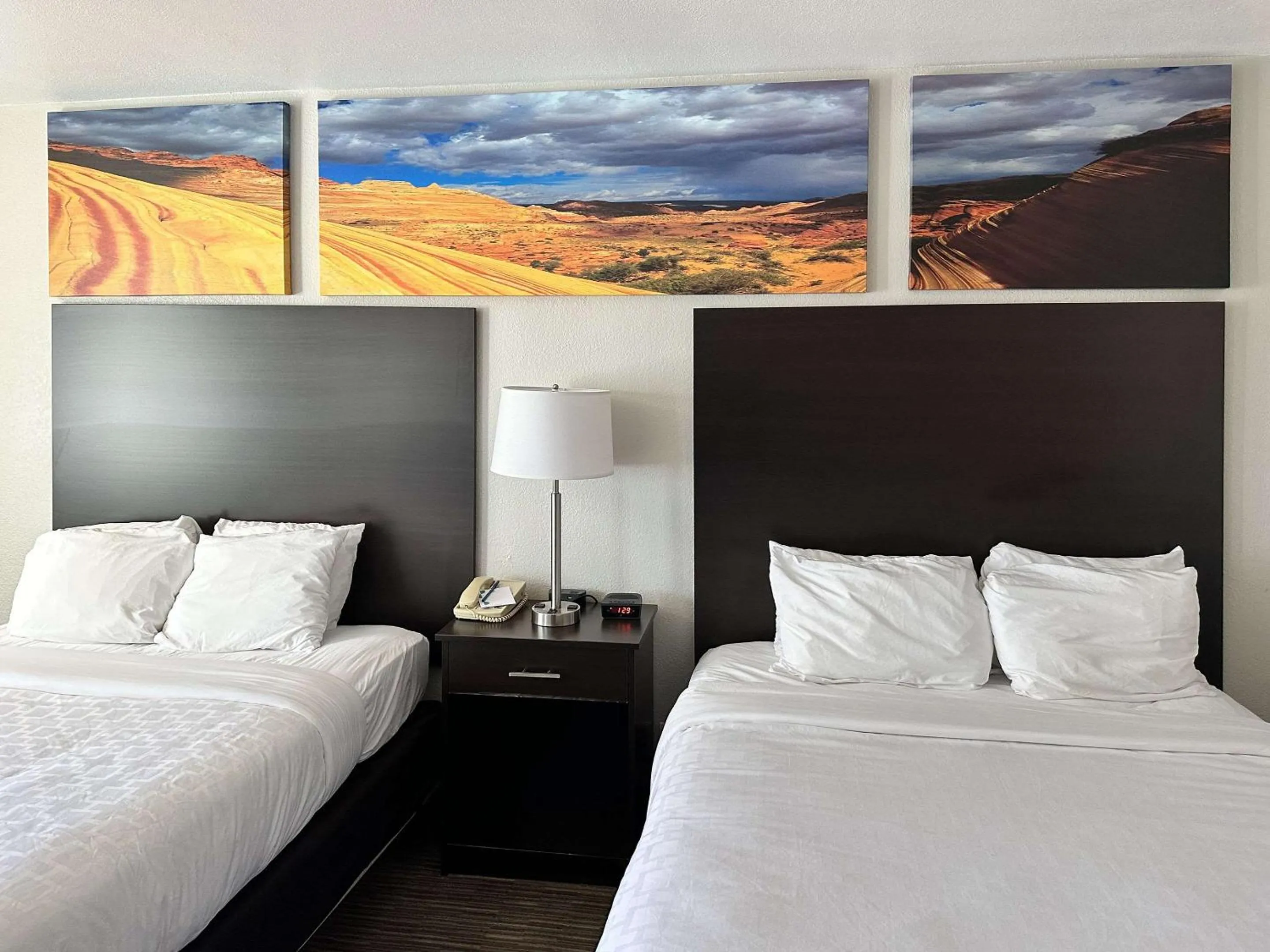 Bedroom, Bed in Clarion Pointe Winslow I-40