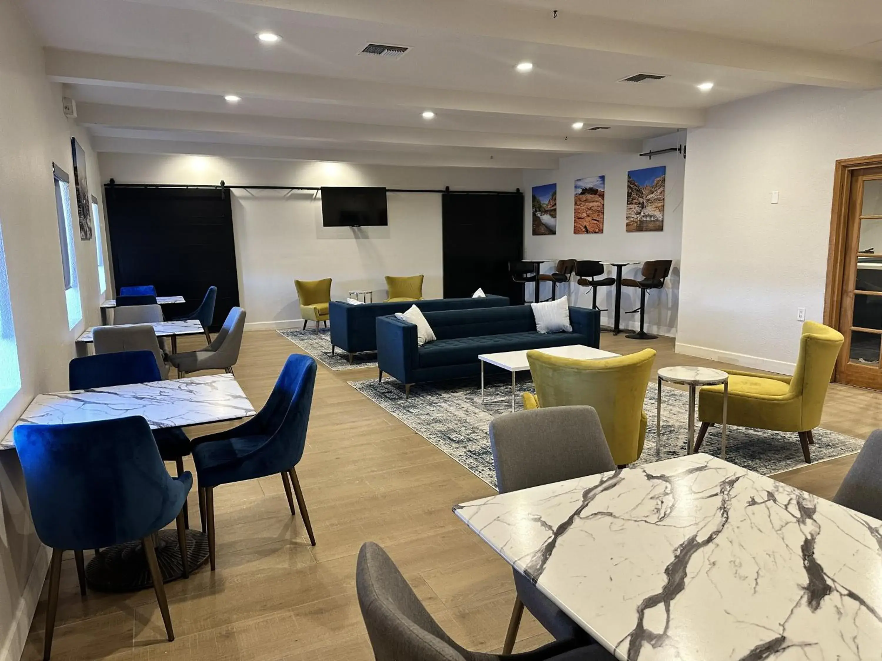 Lounge or bar in Quality Inn Winslow I-40 Lounge or bar in Quality Inn Winslow I-40