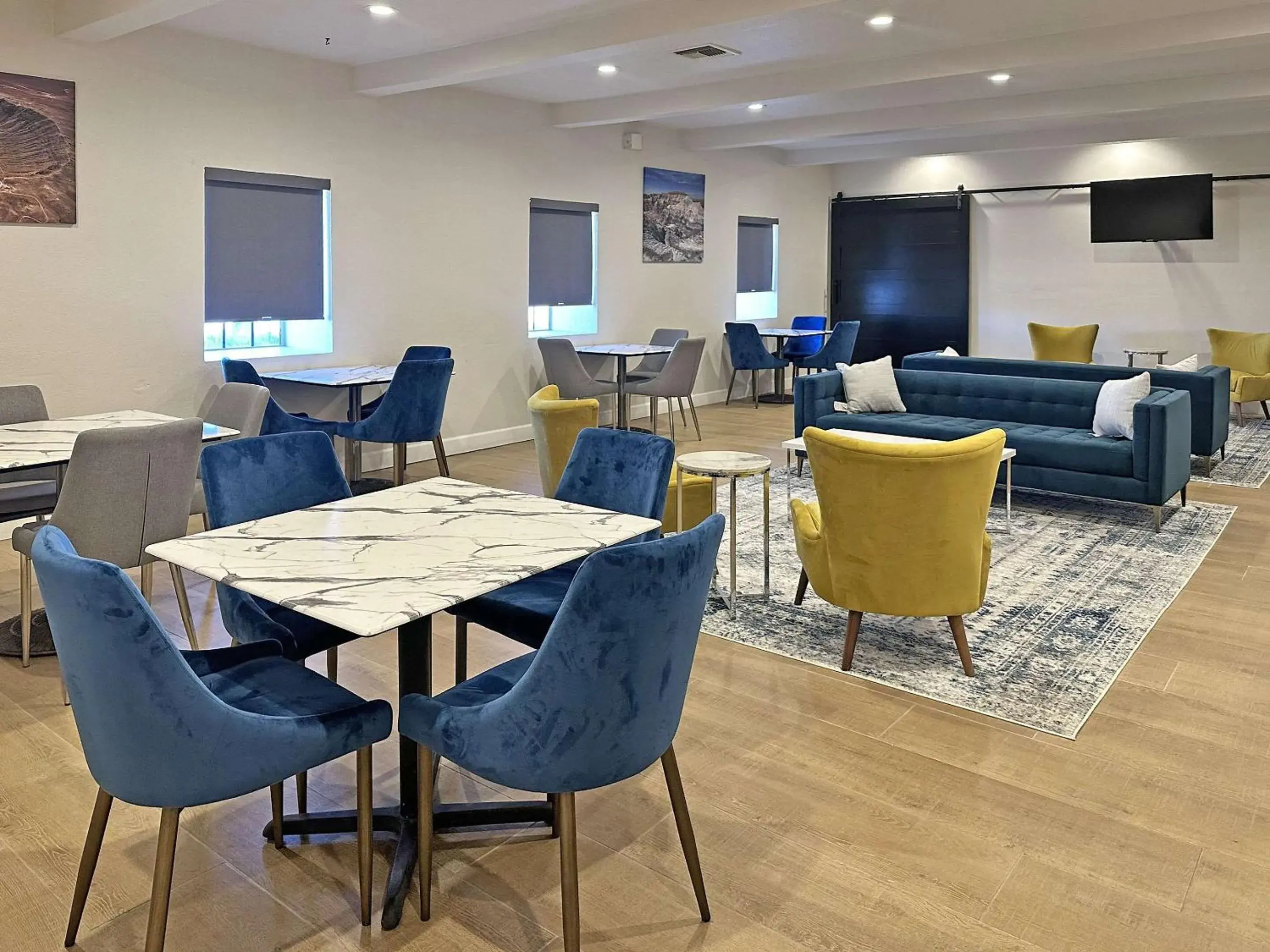 Lounge or bar in Quality Inn Winslow I-40 Lounge or bar in Quality Inn Winslow I-40