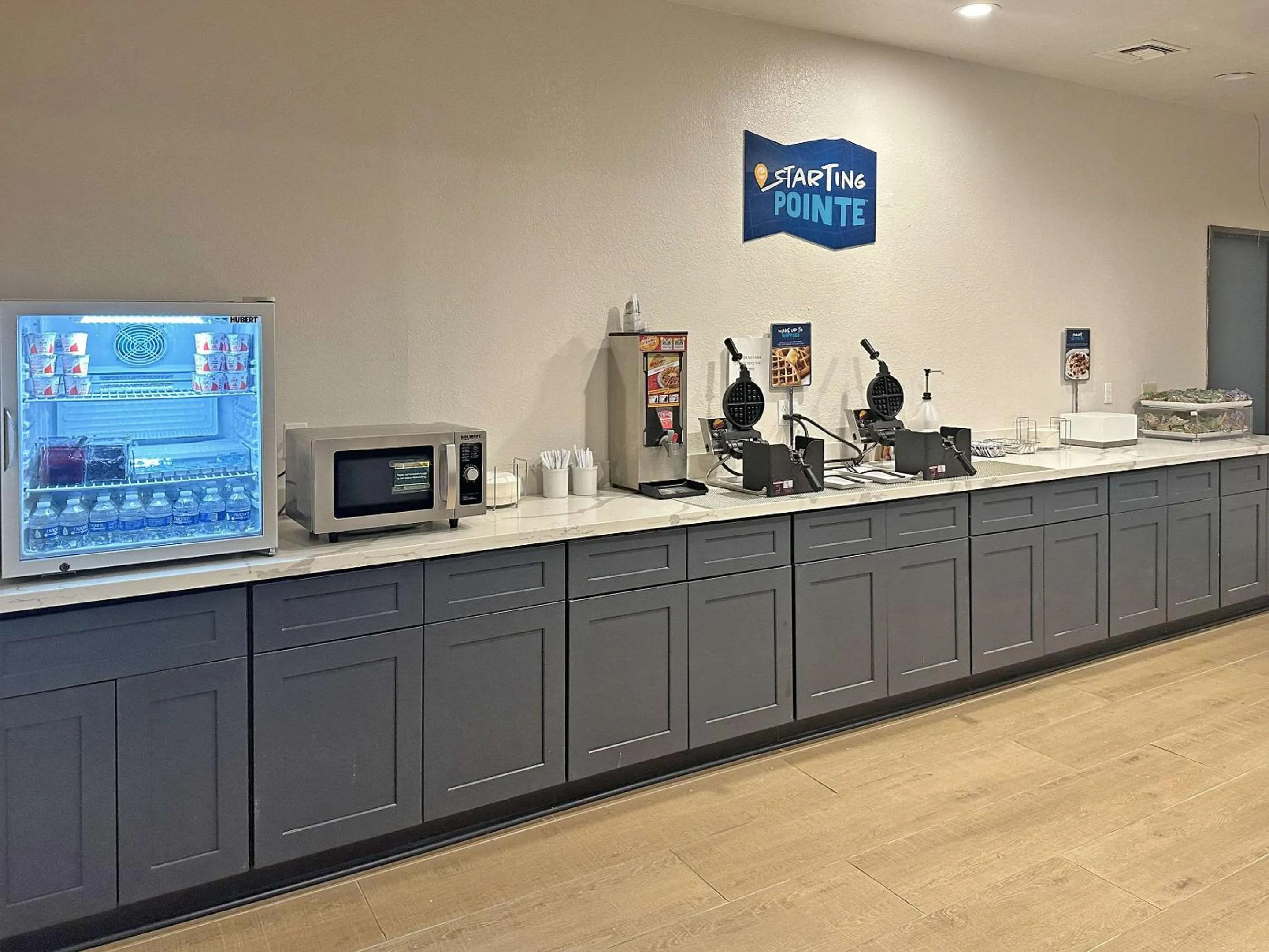 Breakfast in Clarion Pointe Winslow I-40