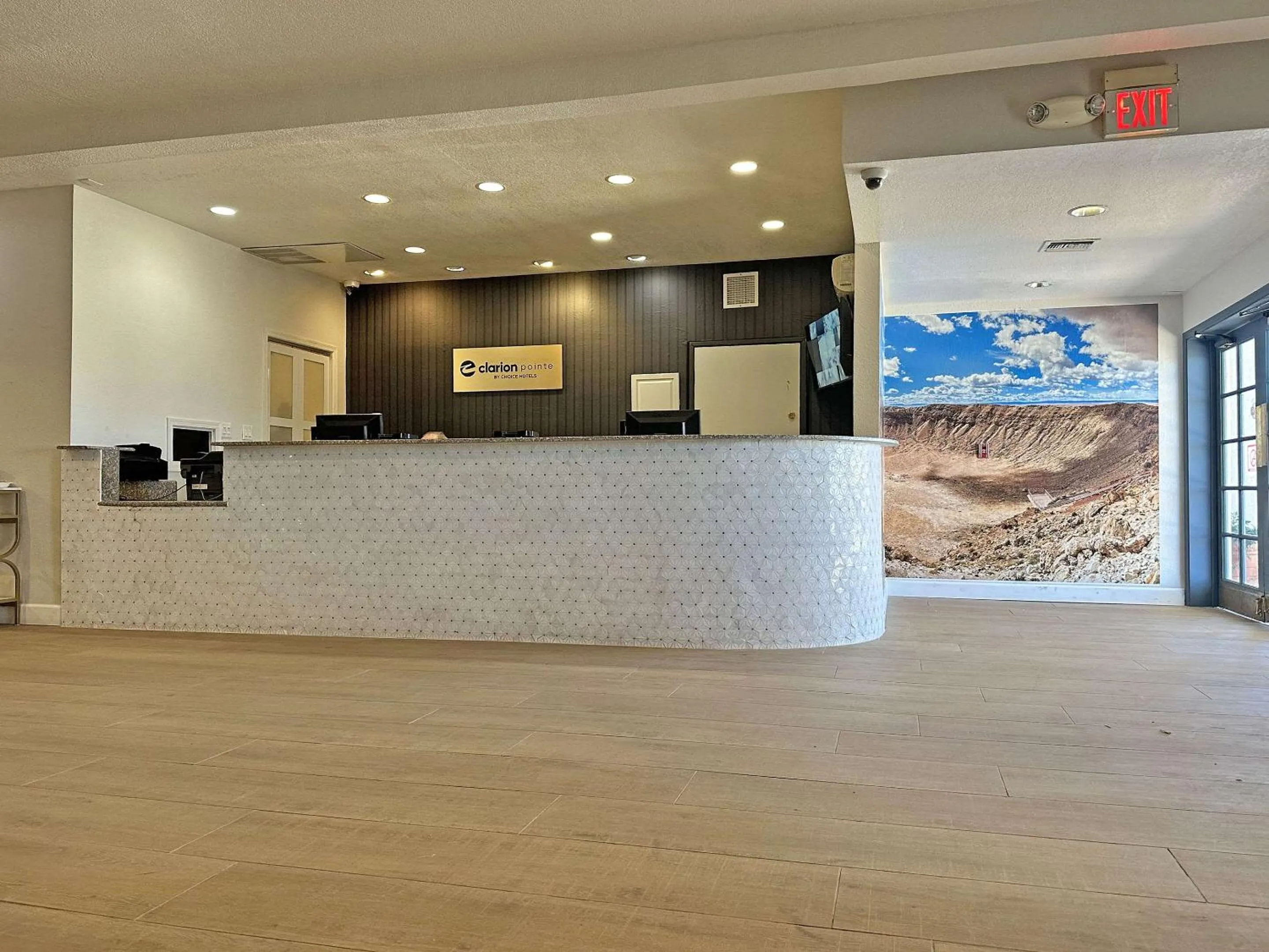 Lobby or reception in Clarion Pointe Winslow I-40