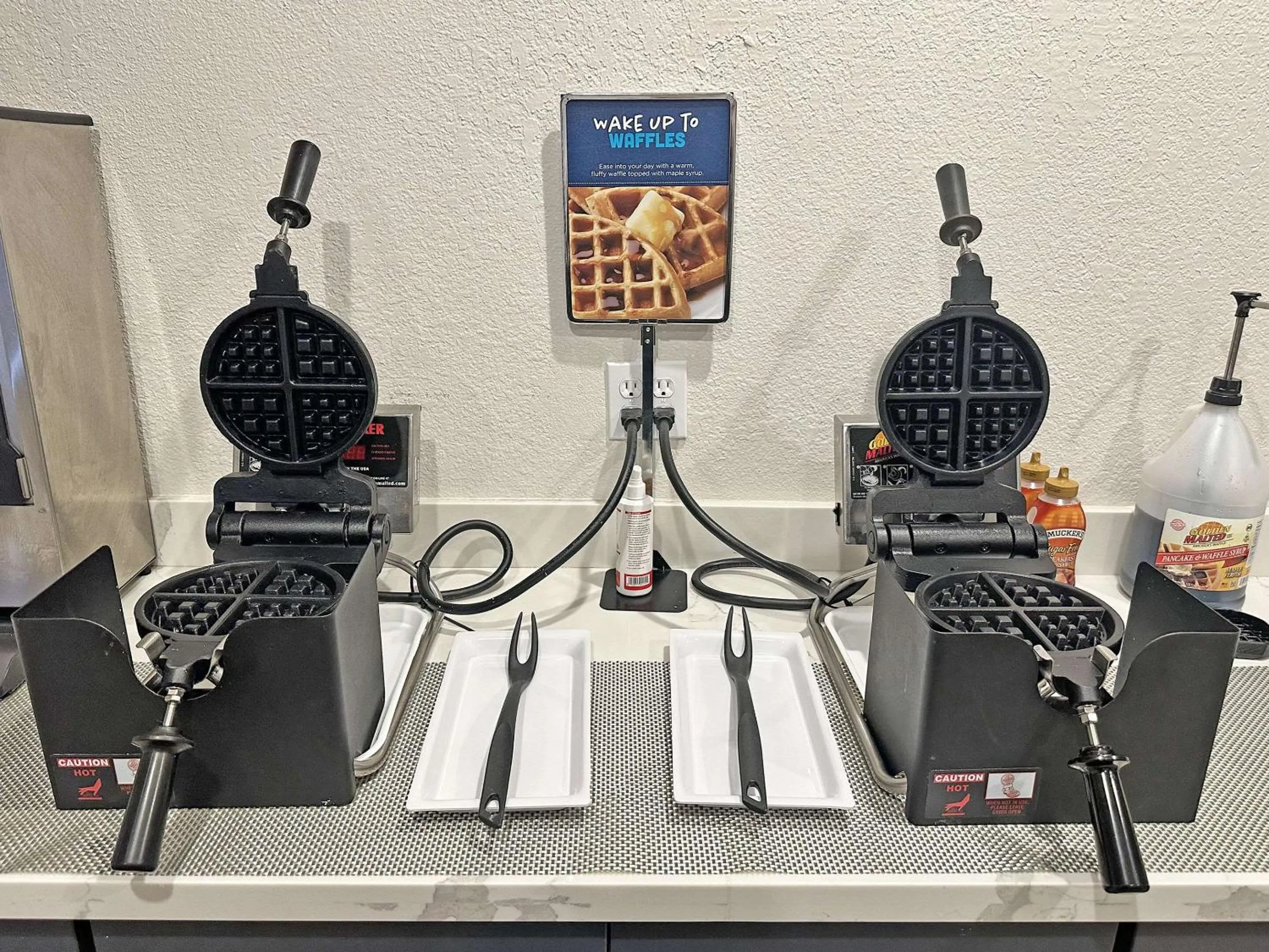 Breakfast in Clarion Pointe Winslow I-40