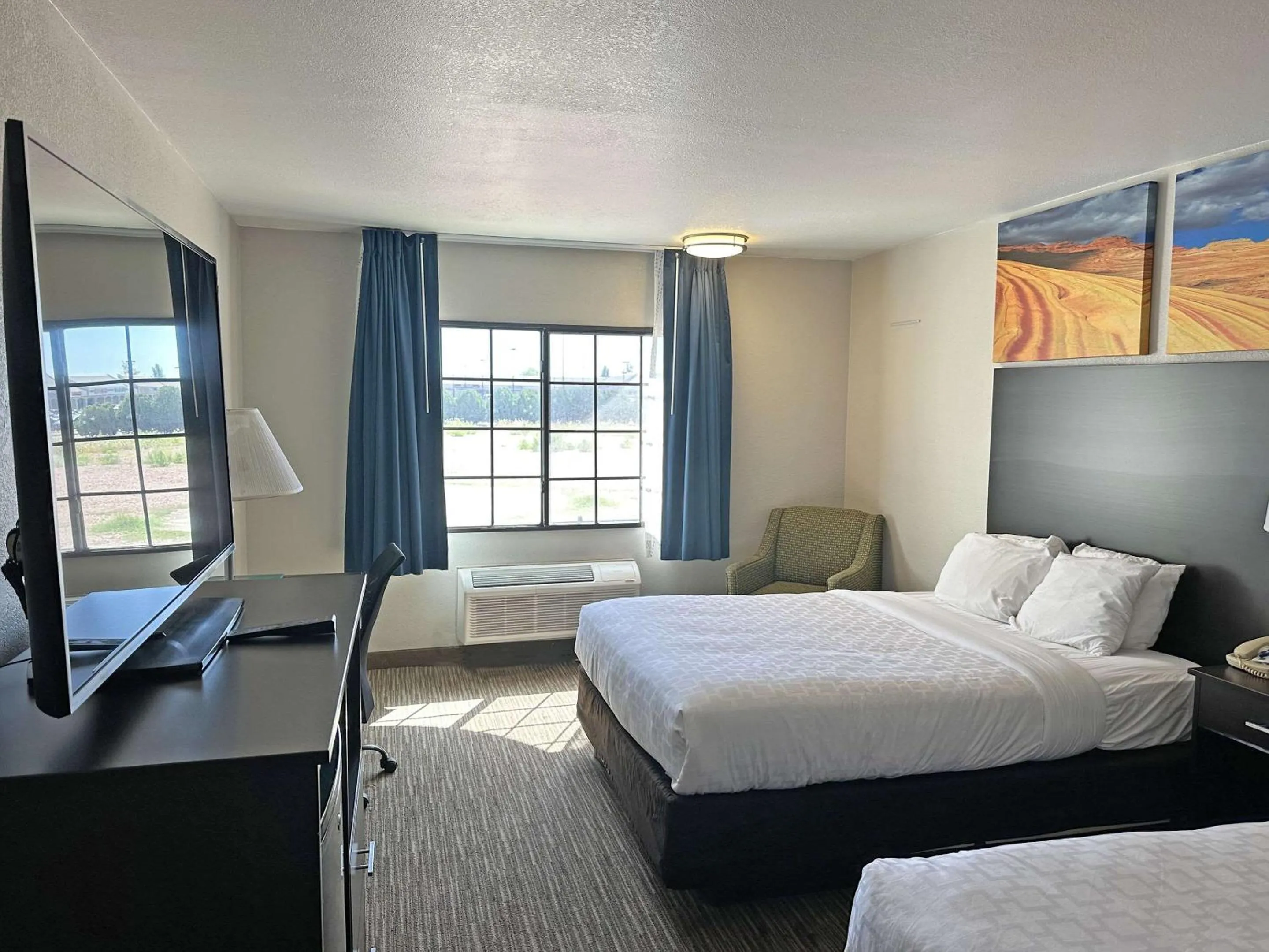 Bedroom in Clarion Pointe Winslow I-40