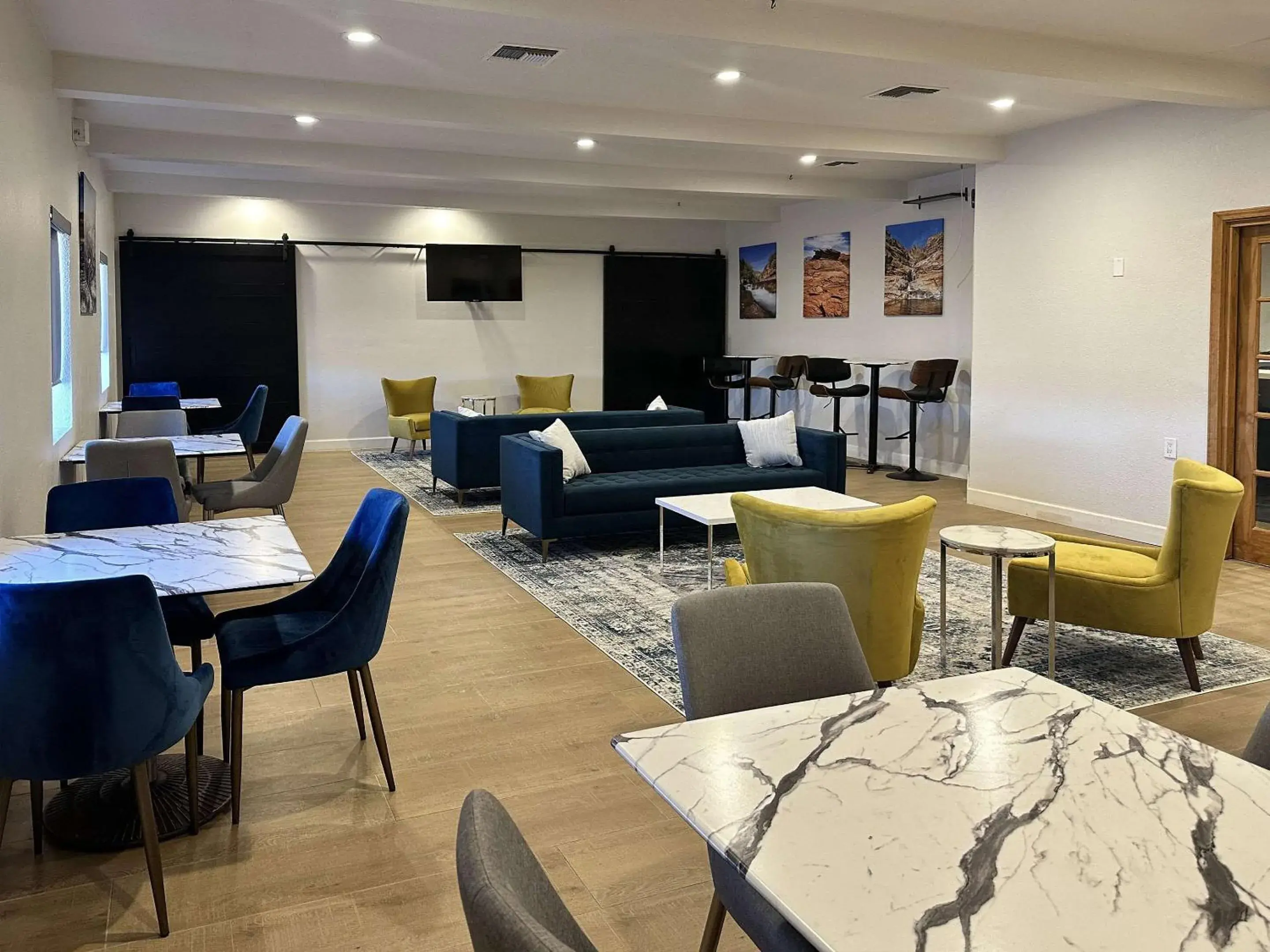 Lounge or bar in Quality Inn Winslow I-40 Lounge or bar in Quality Inn Winslow I-40
