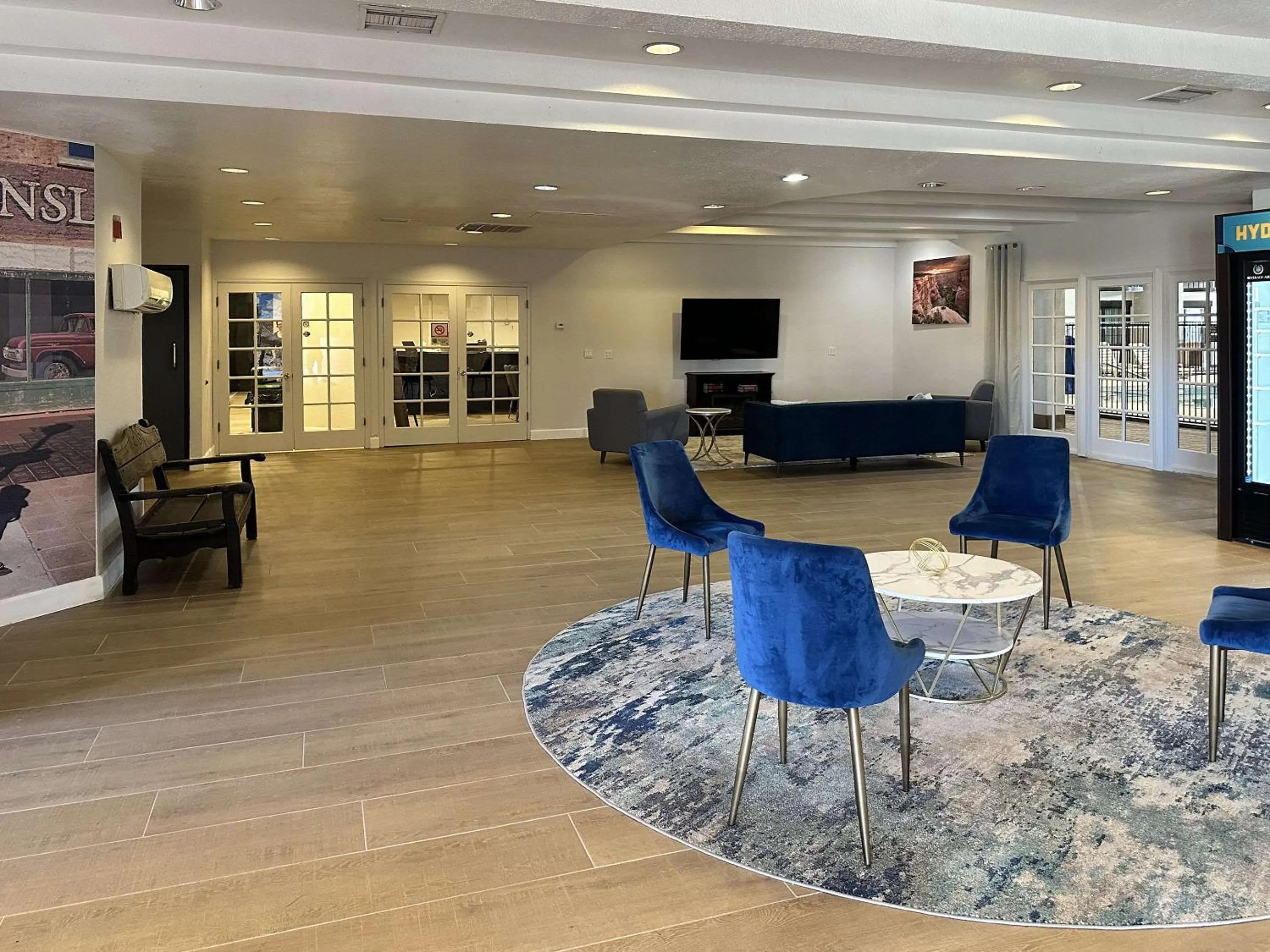 Lobby or reception in Clarion Pointe Winslow I-40