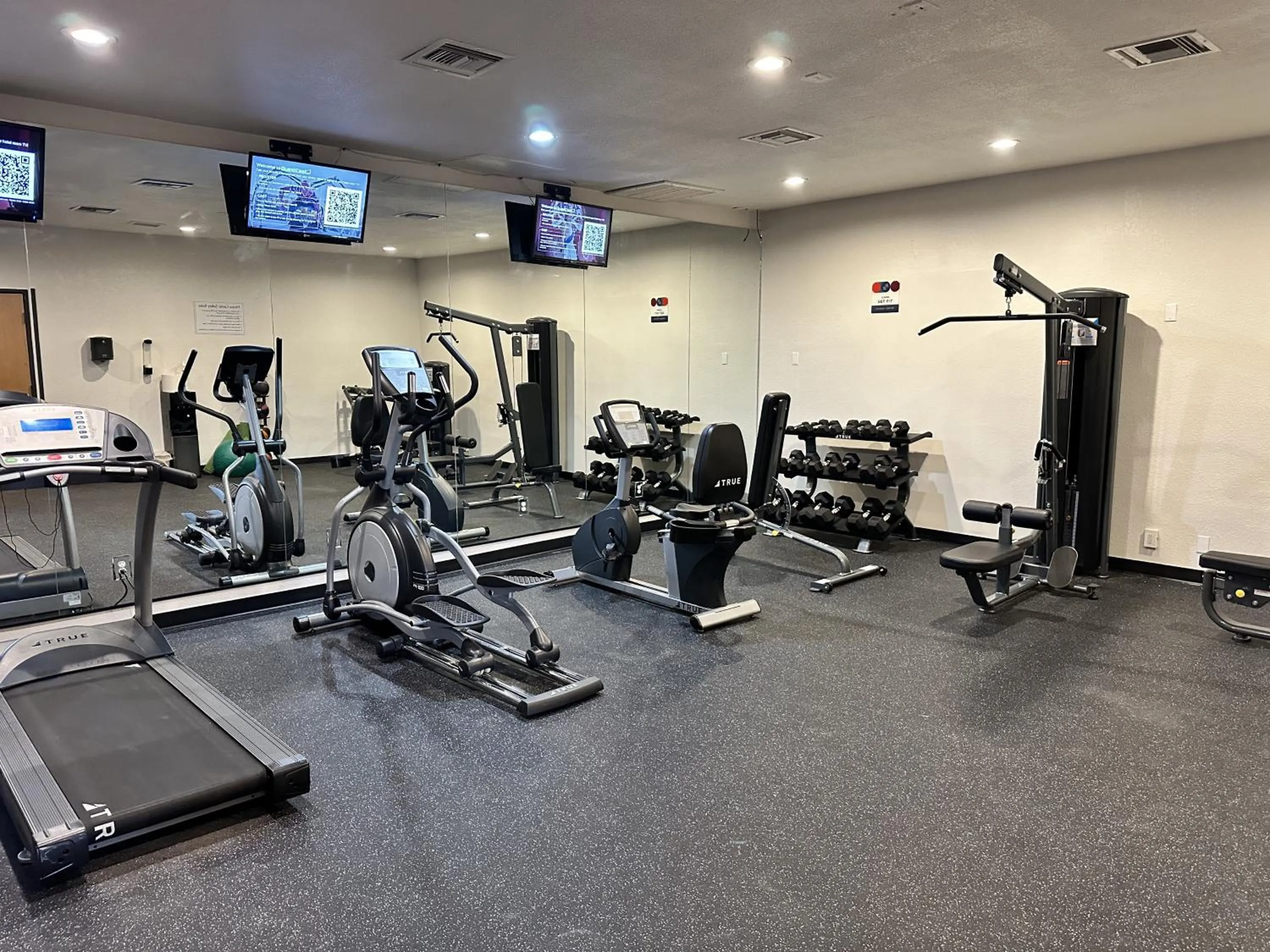 Fitness centre/facilities in Clarion Pointe Winslow I-40