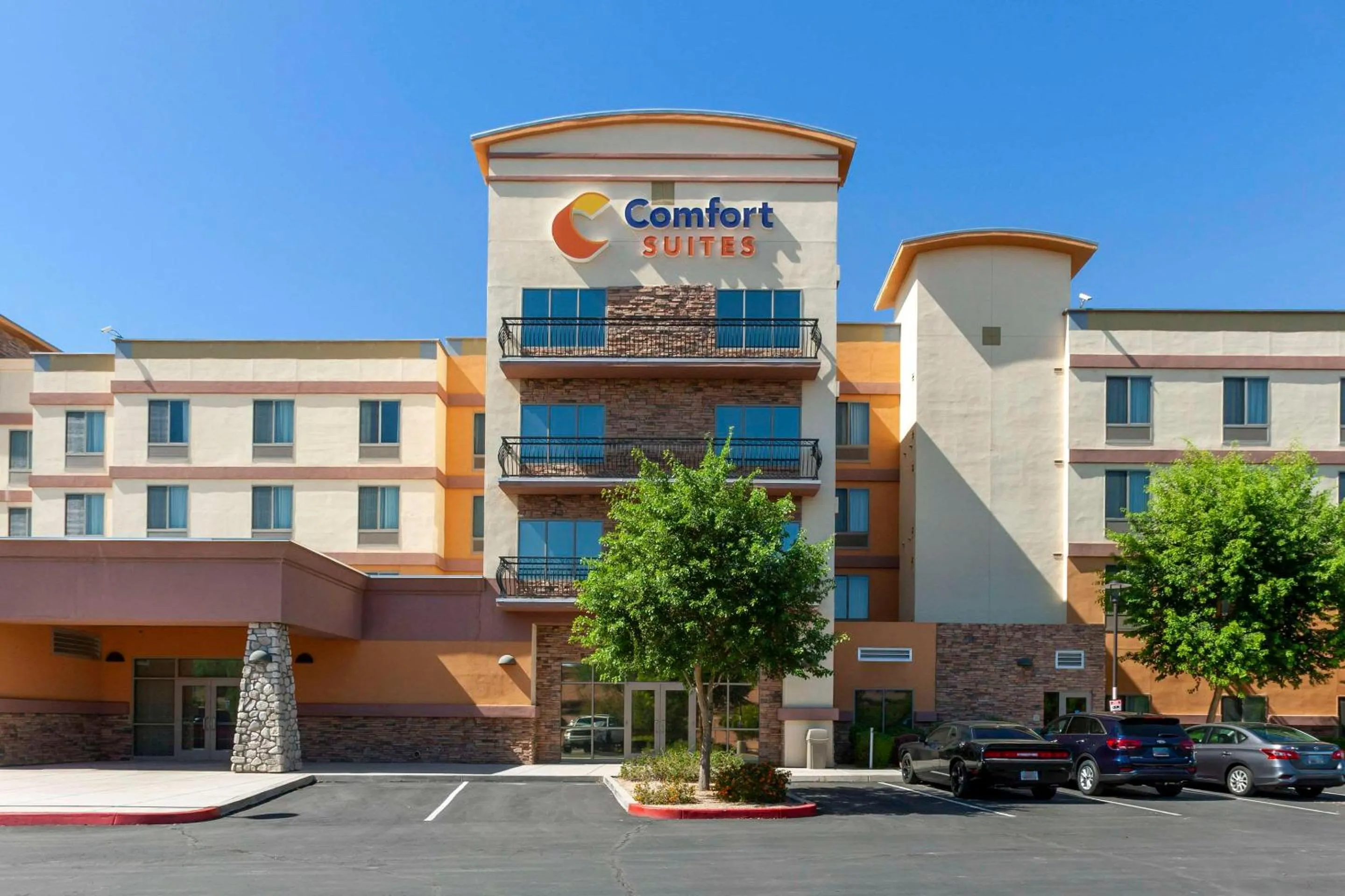 Property building in Comfort Suites Glendale - State Farm Stadium Area