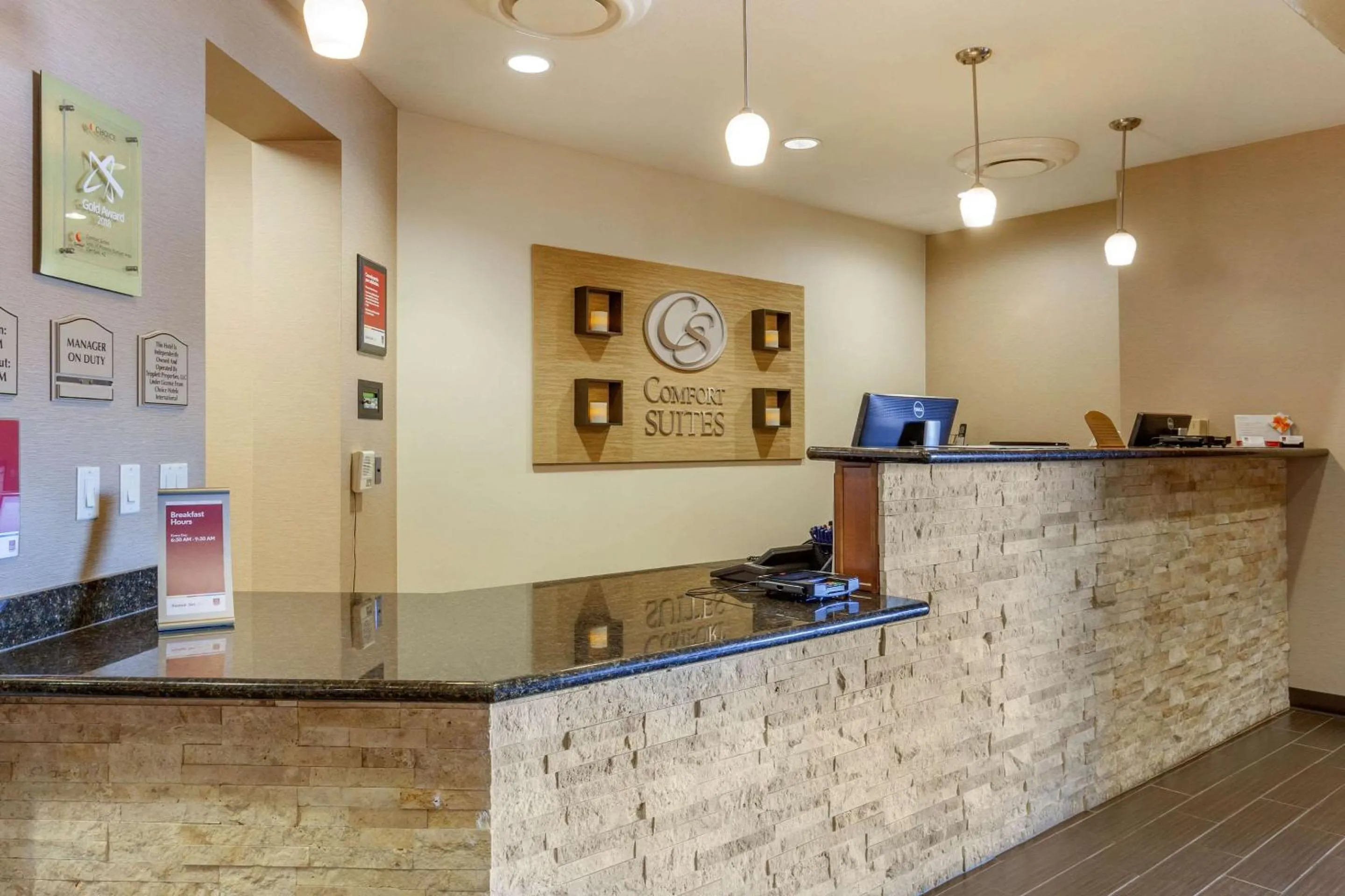 Lobby or reception in Comfort Suites Glendale - State Farm Stadium Area