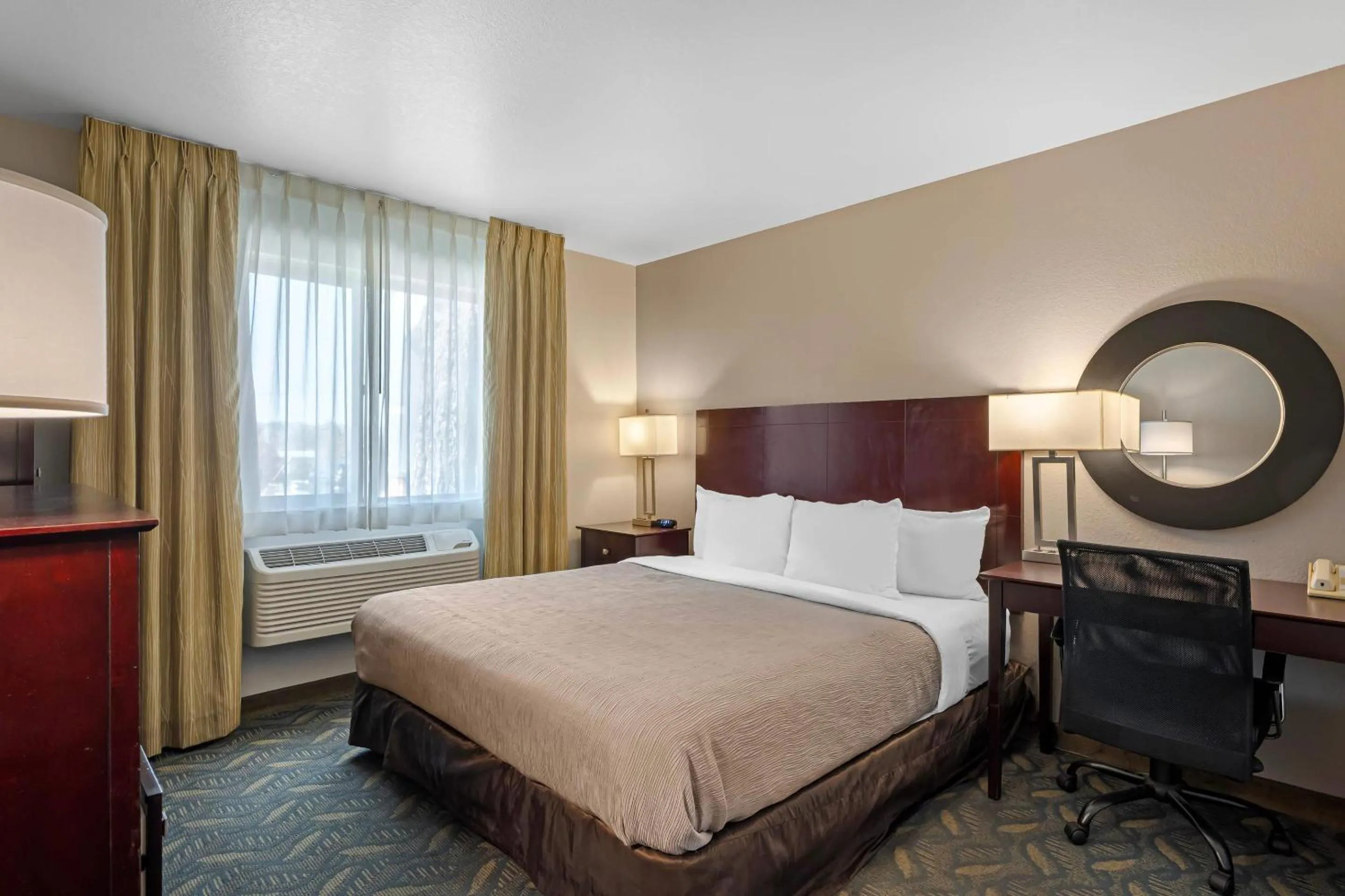 Bedroom, Bed in Quality Inn Prescott