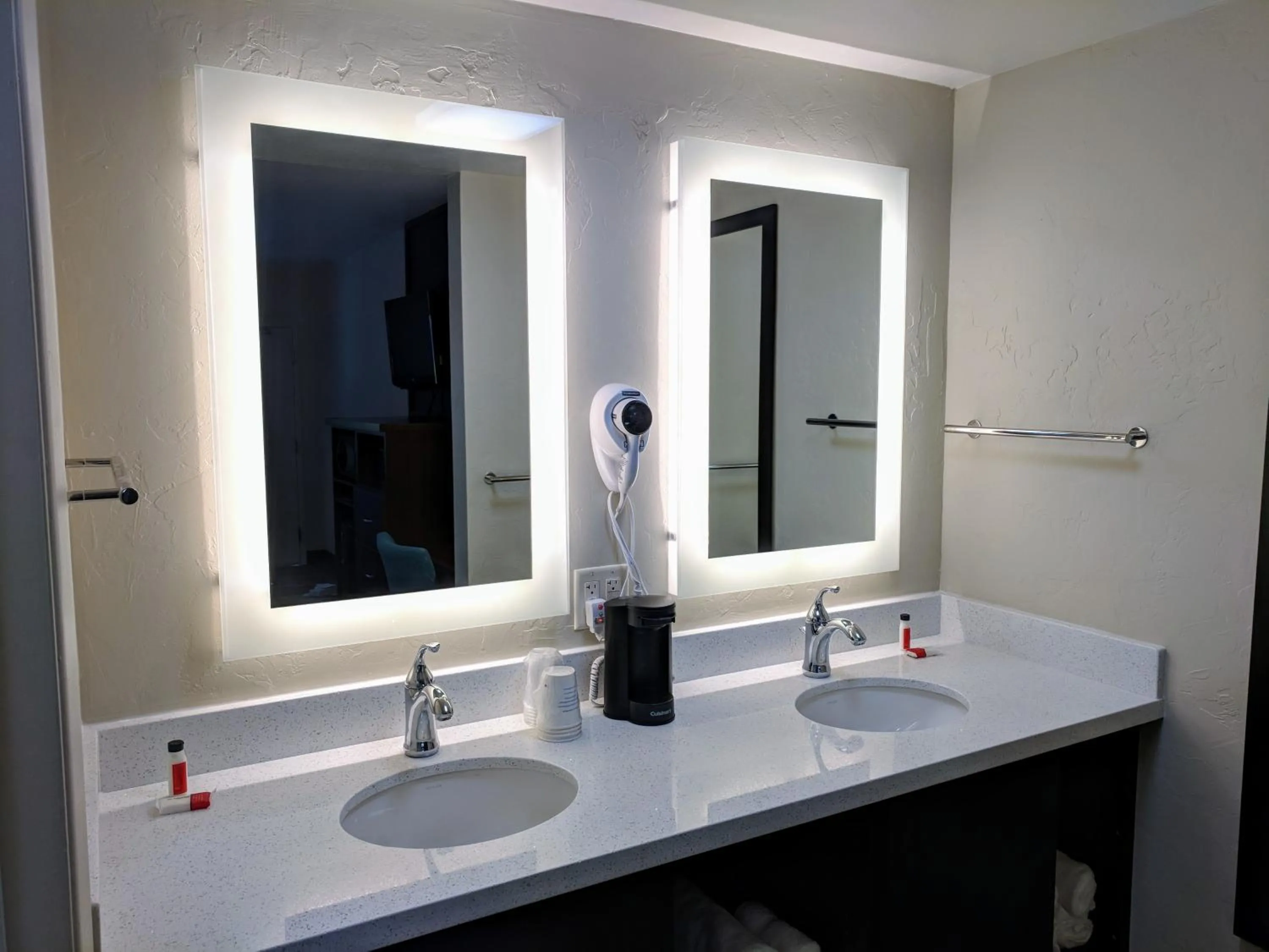 Bathroom in Days Inn by Wyndham Prescott