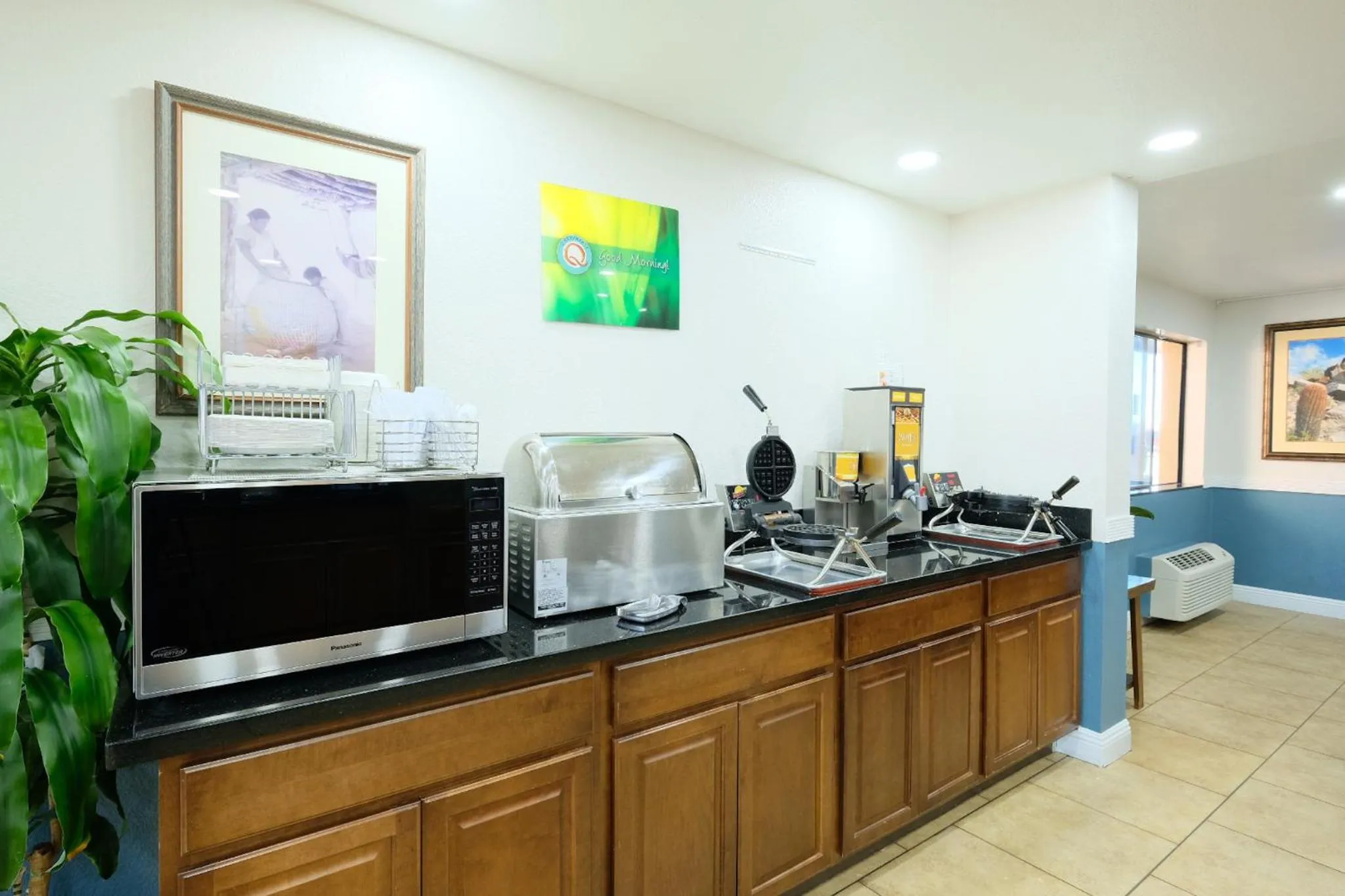 Dining area in Quality Inn Holbrook near Petrified Forest