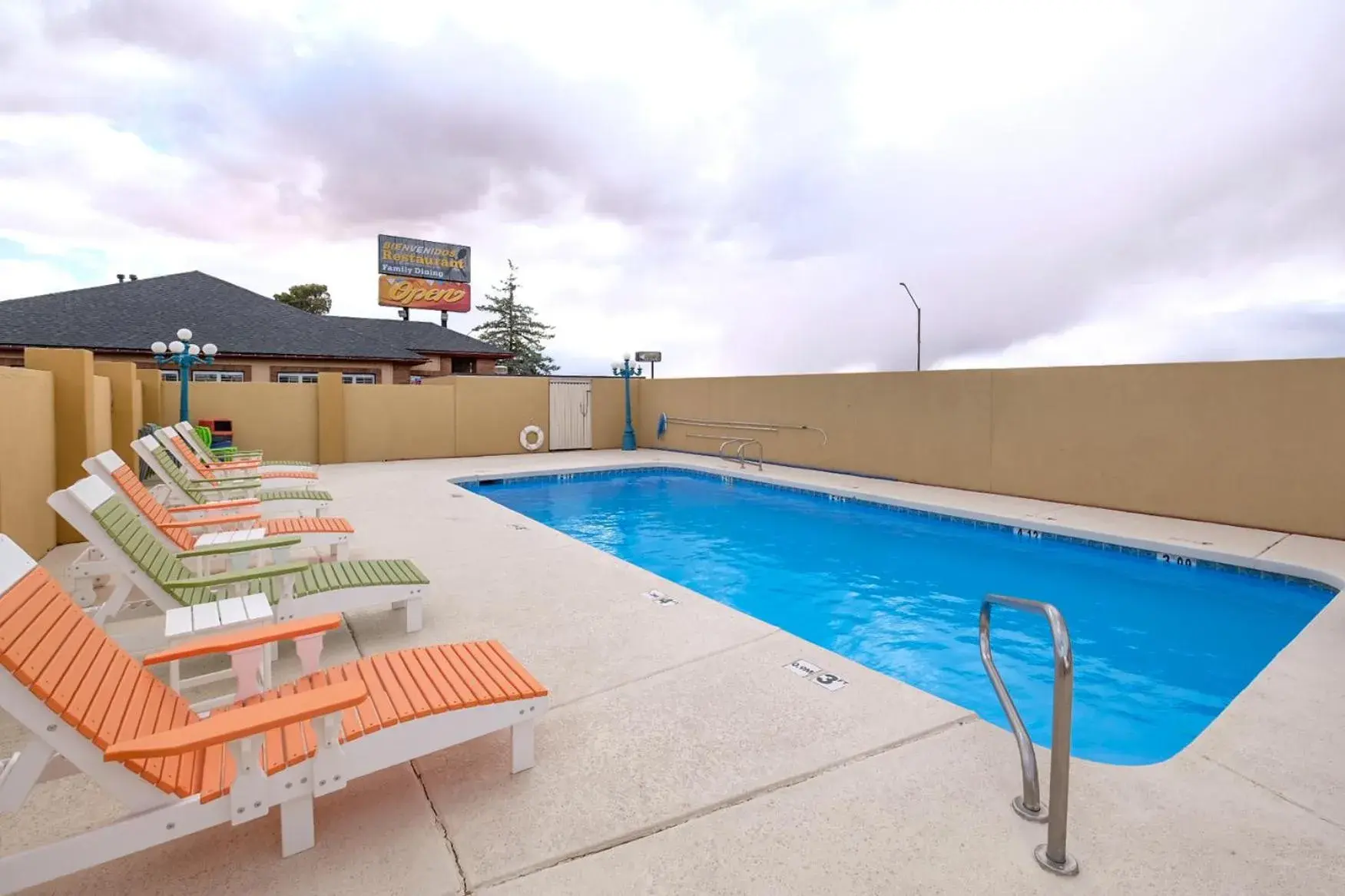 Swimming pool in Quality Inn Holbrook near Petrified Forest Swimming pool in Quality Inn Holbrook near Petrified Forest