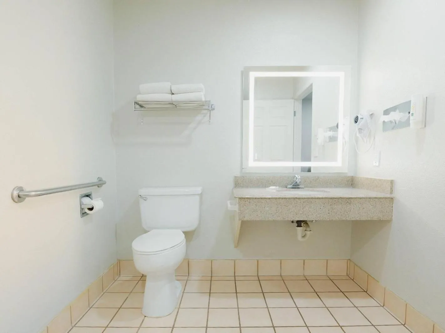 Bedroom in Quality Inn Holbrook near Petrified Forest