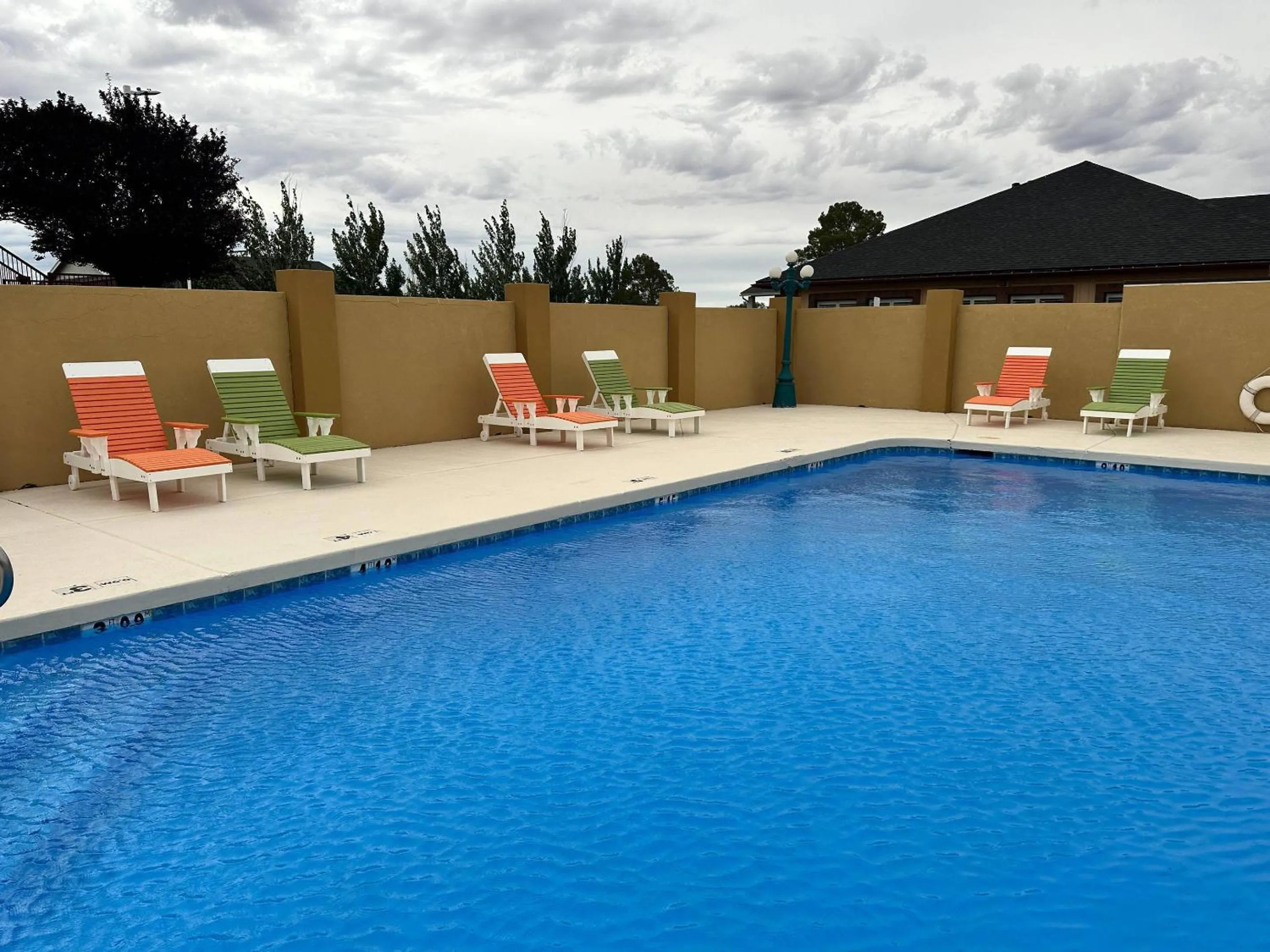 Swimming pool in Quality Inn Holbrook near Petrified Forest