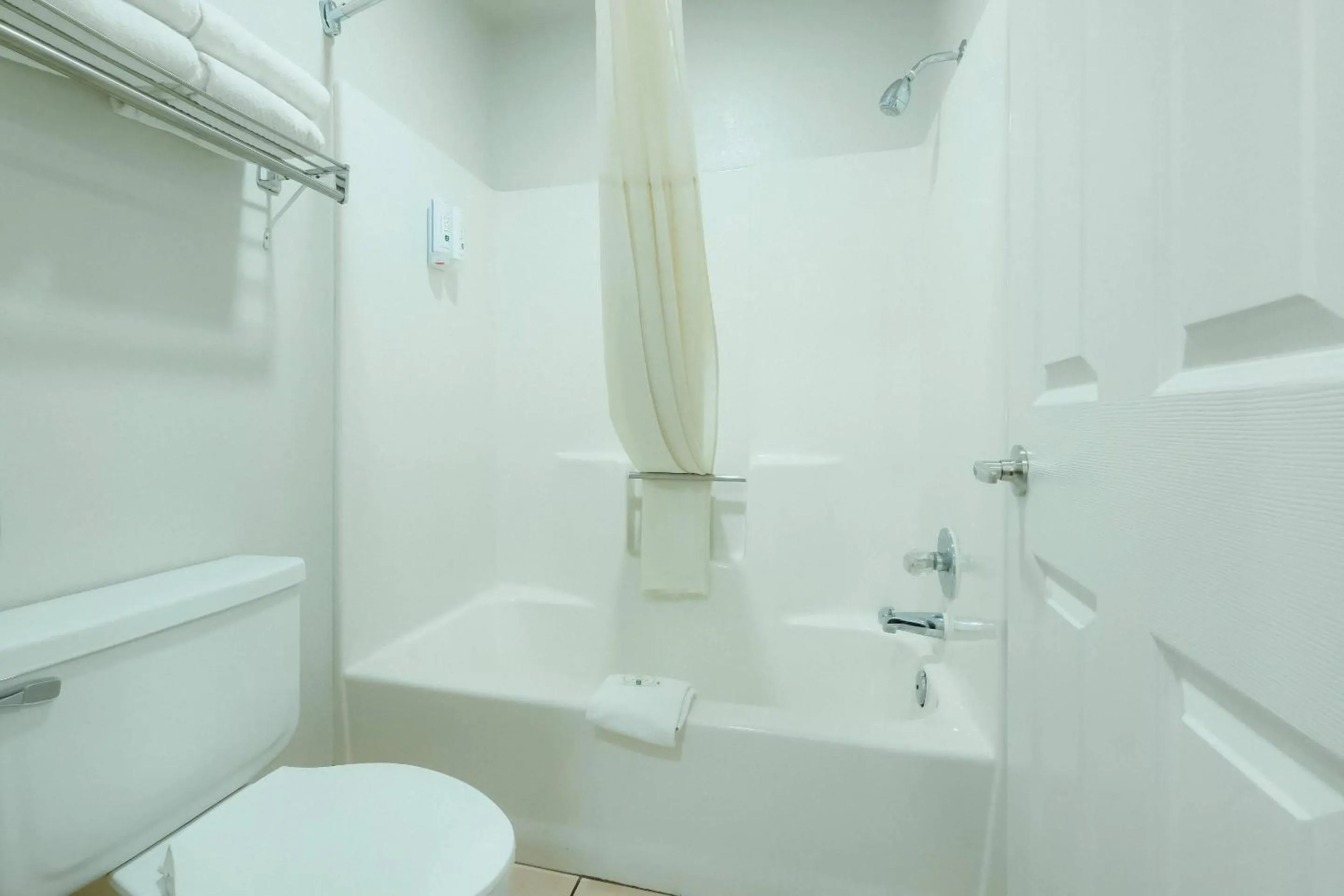 Bedroom in Quality Inn Holbrook near Petrified Forest