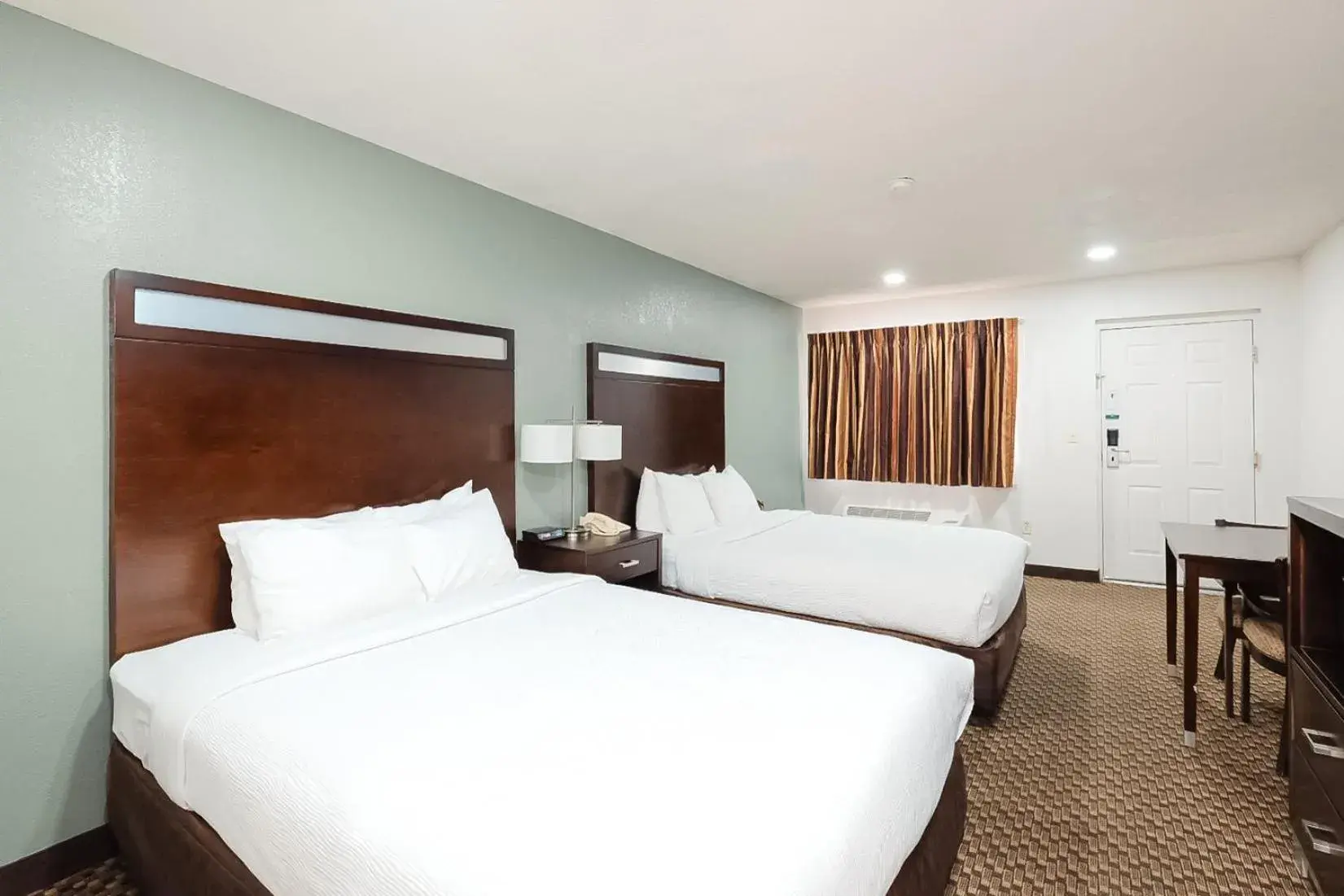 Bedroom, Bed in Quality Inn Holbrook near Petrified Forest Bedroom, Bed in Quality Inn Holbrook near Petrified Forest