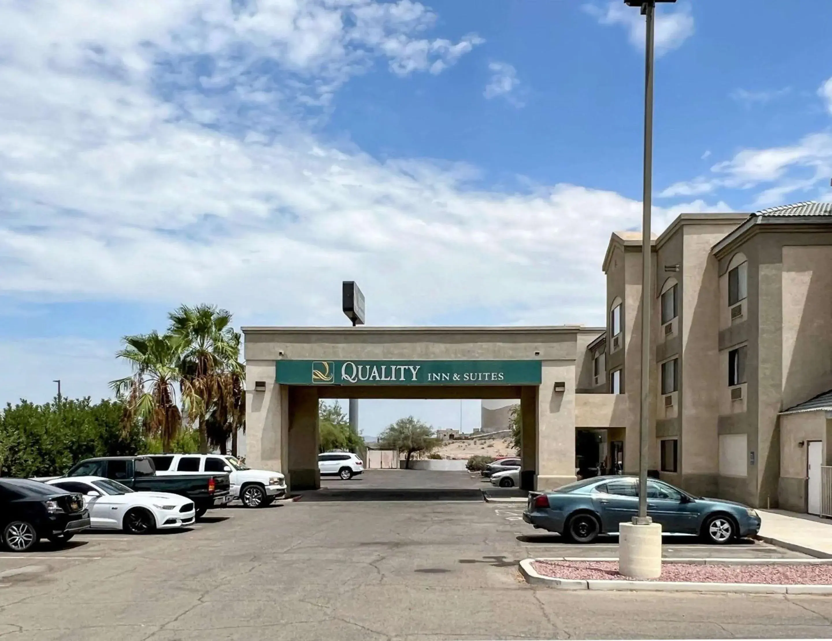 Property building in Quality Inn & Suites Yuma Property building in Quality Inn & Suites Yuma