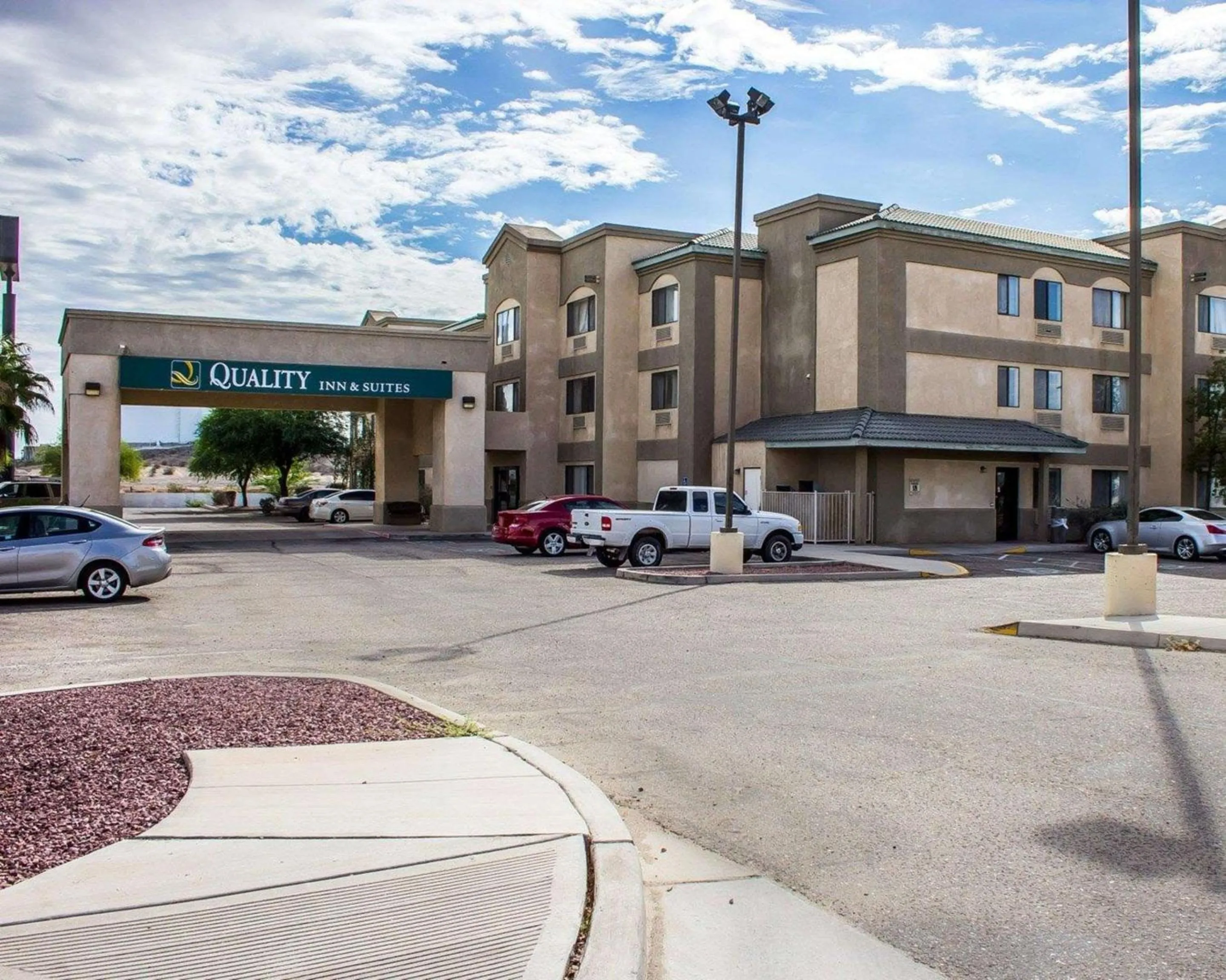 Property building in Quality Inn & Suites Yuma