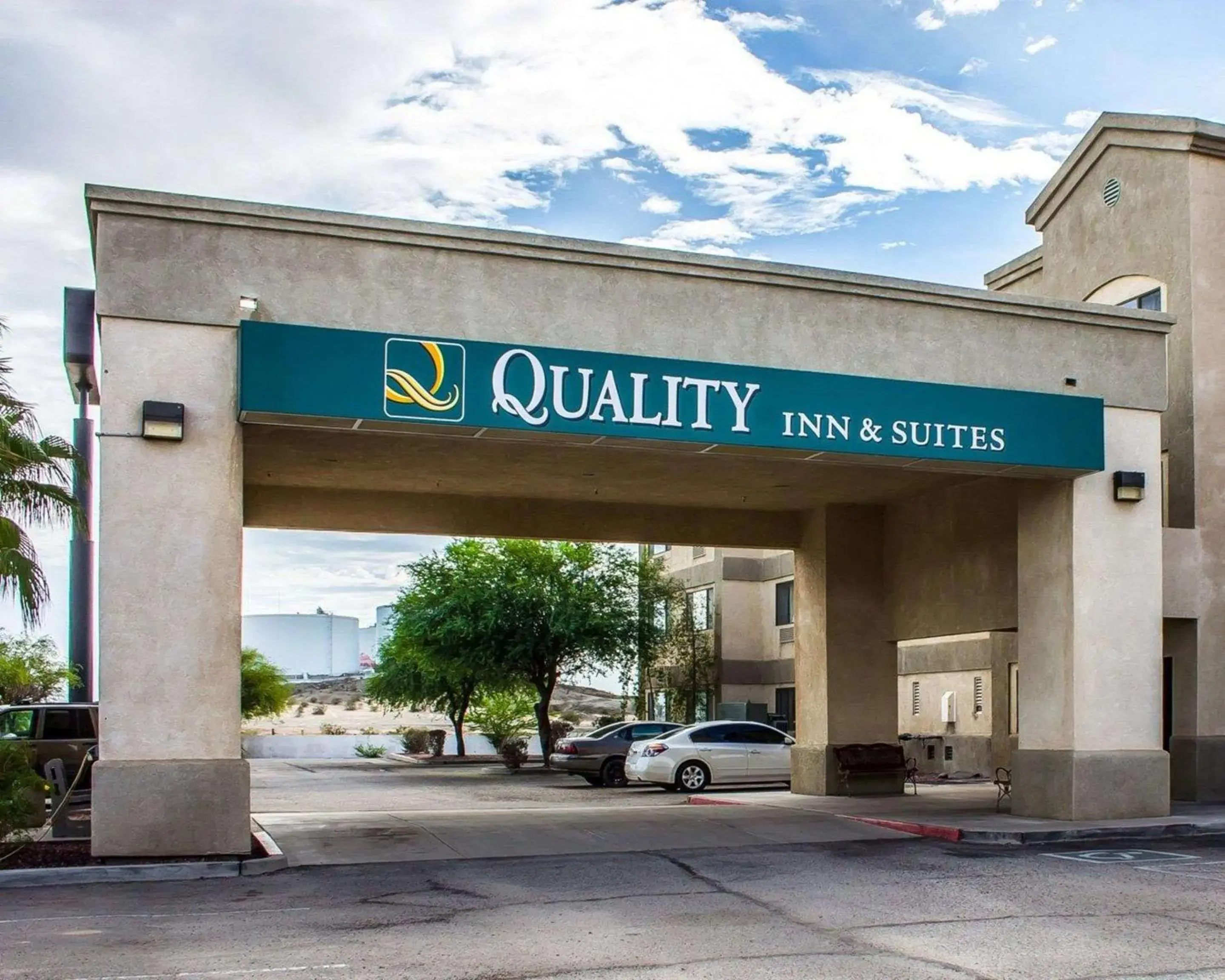 Property building in Quality Inn & Suites Yuma Property building in Quality Inn & Suites Yuma