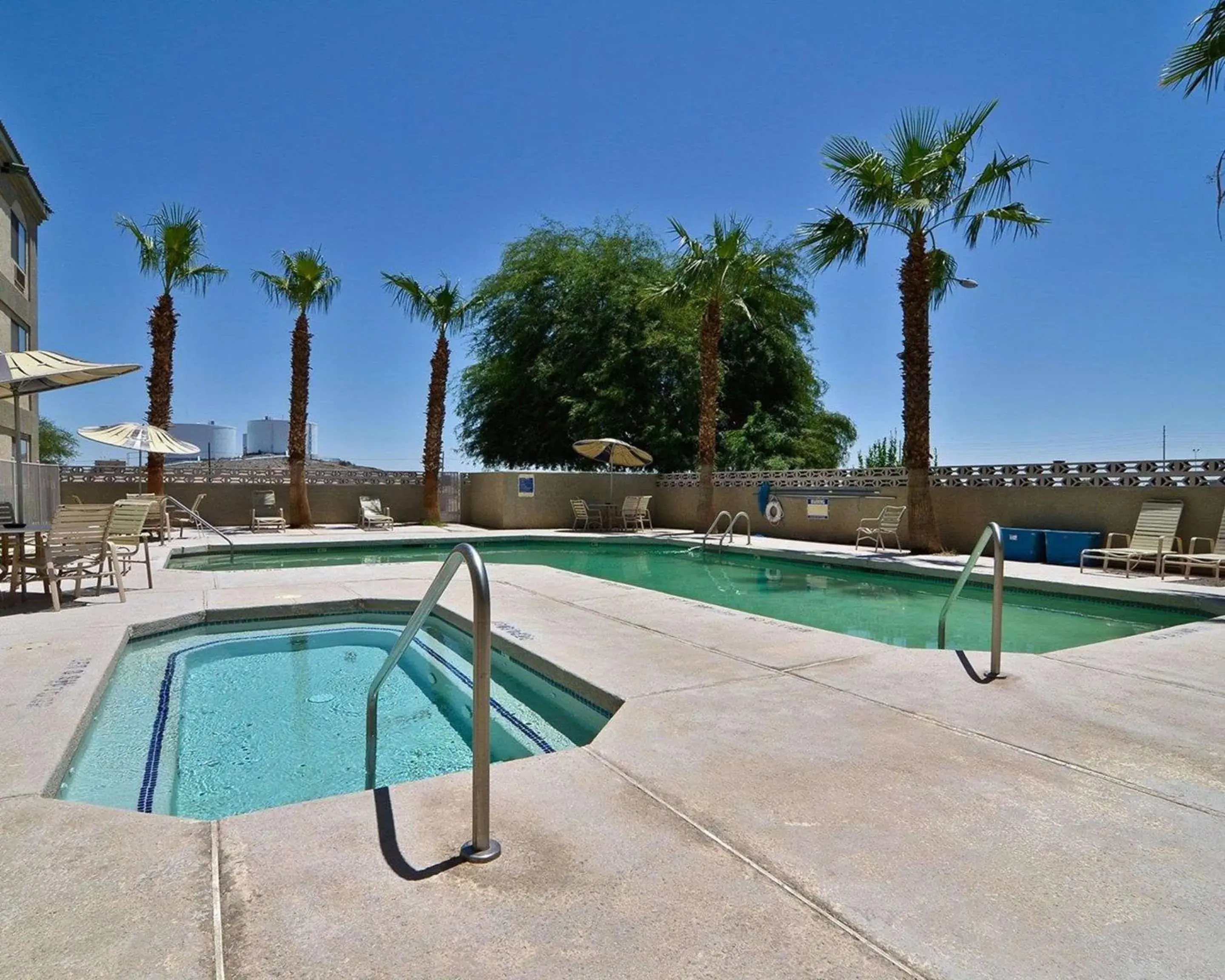 Swimming pool in Quality Inn & Suites Yuma Swimming pool in Quality Inn & Suites Yuma