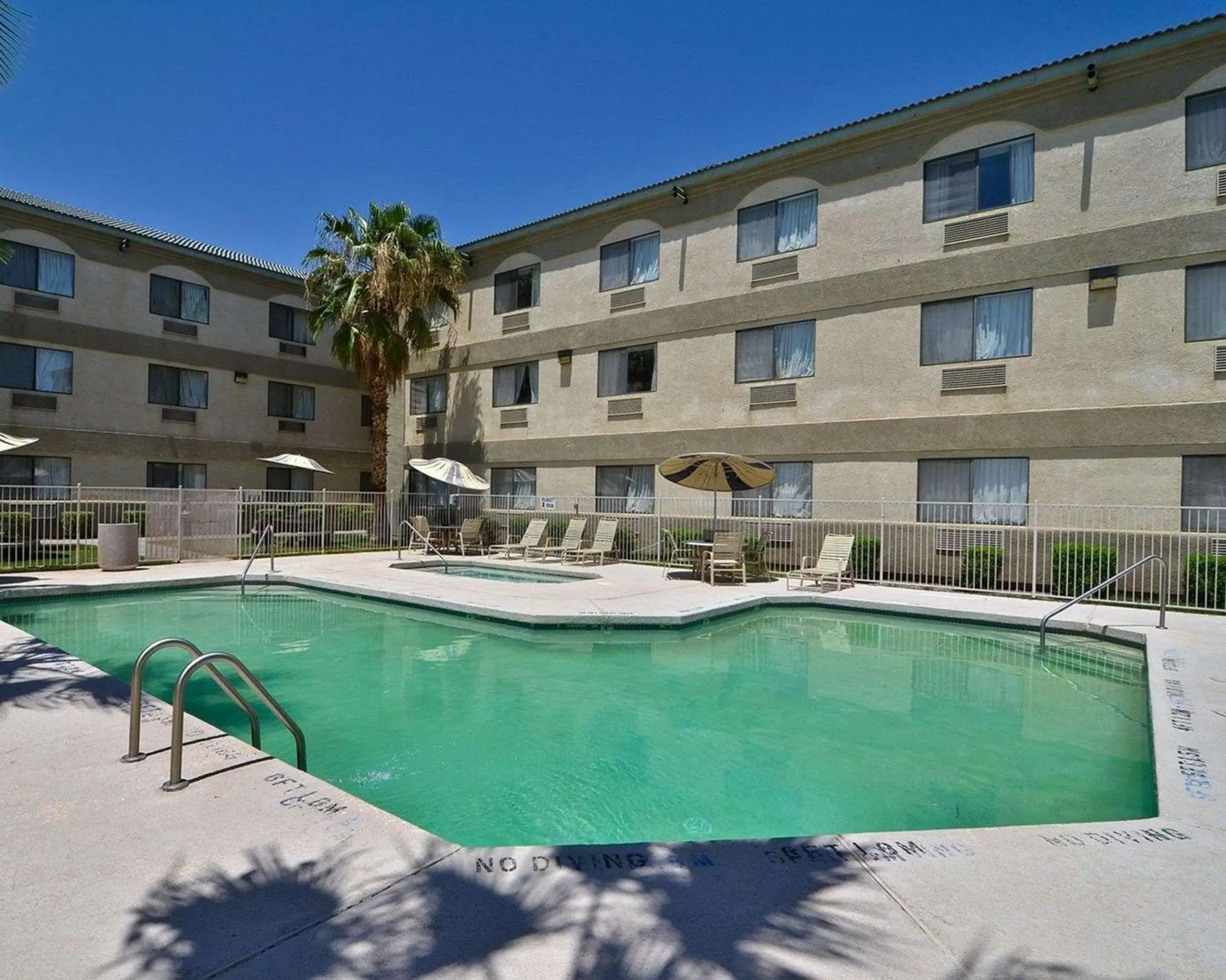 Swimming pool in Quality Inn & Suites Yuma Swimming pool in Quality Inn & Suites Yuma