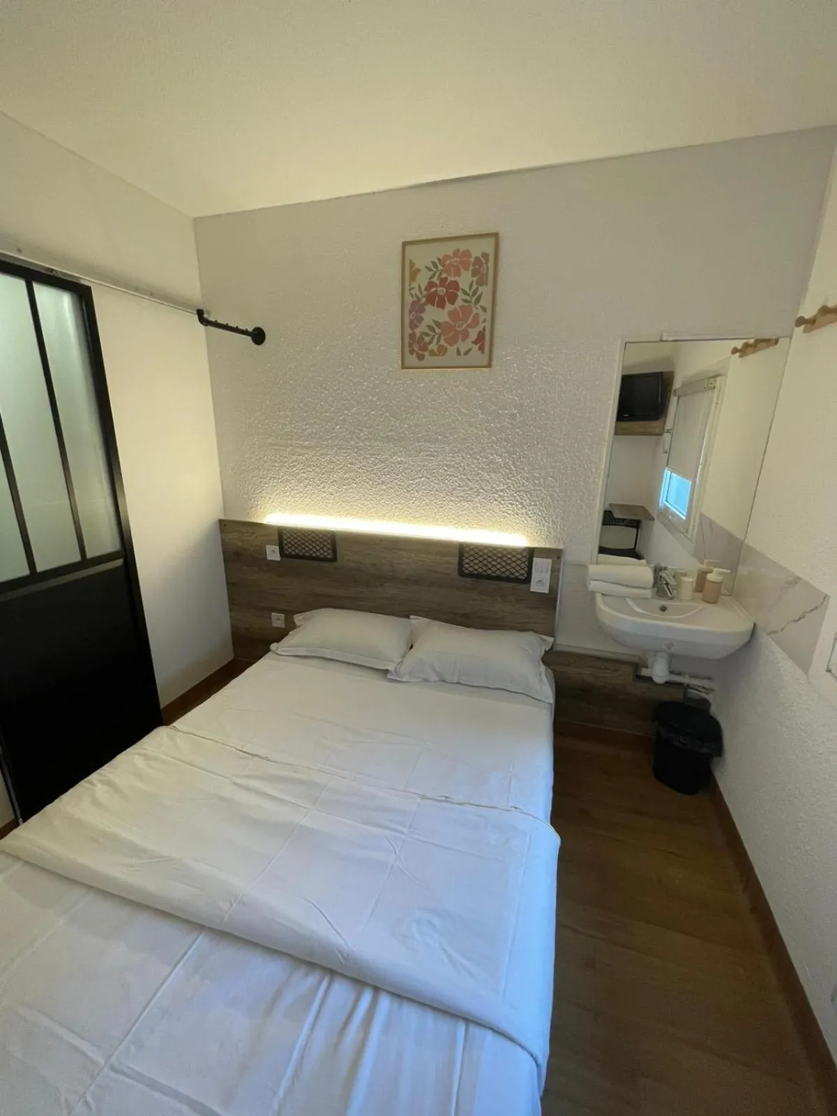 Photo of the whole room, Bed in HOTEL THANIA