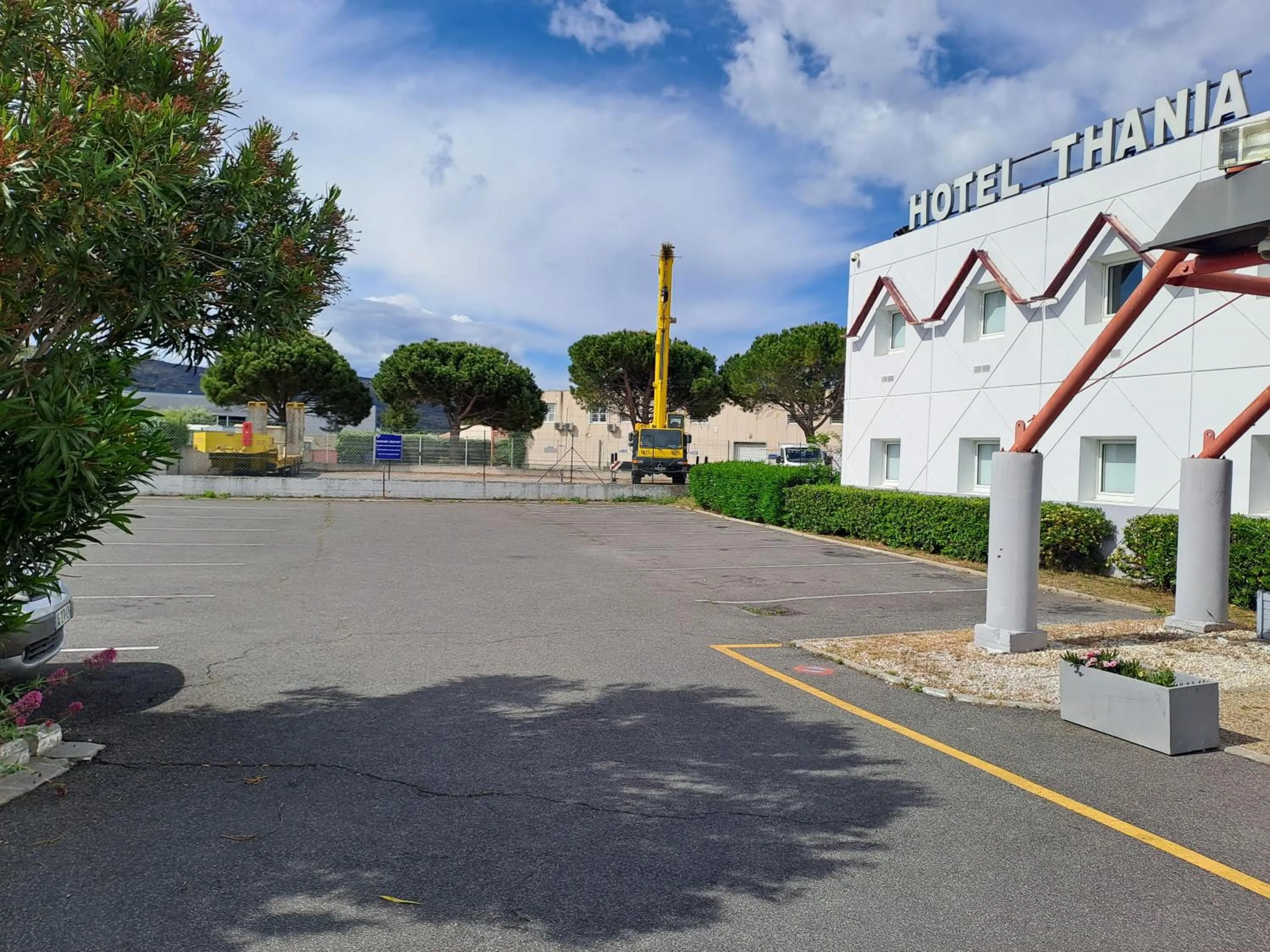 Parking in HOTEL THANIA