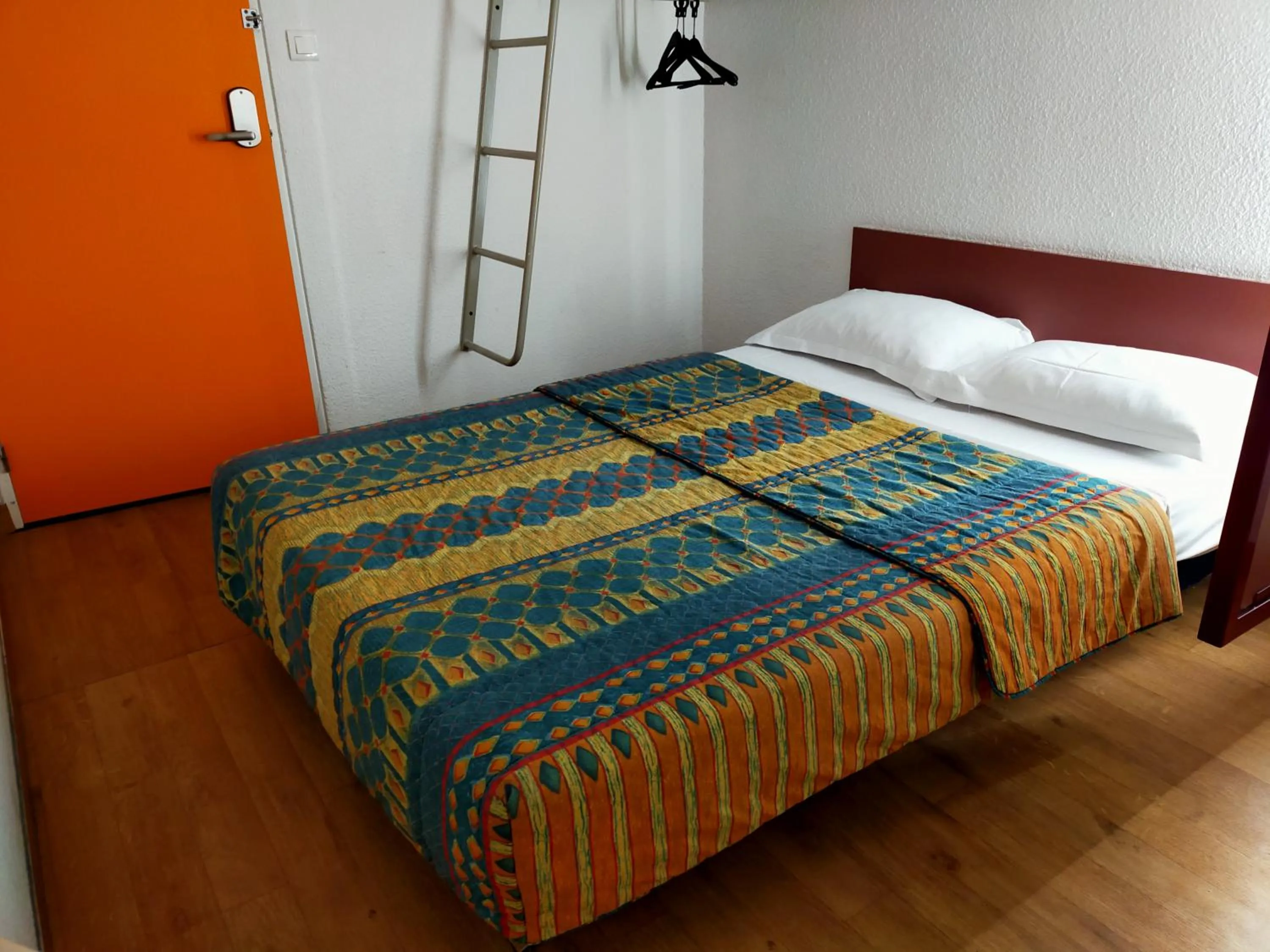 Bed in HOTEL THANIA