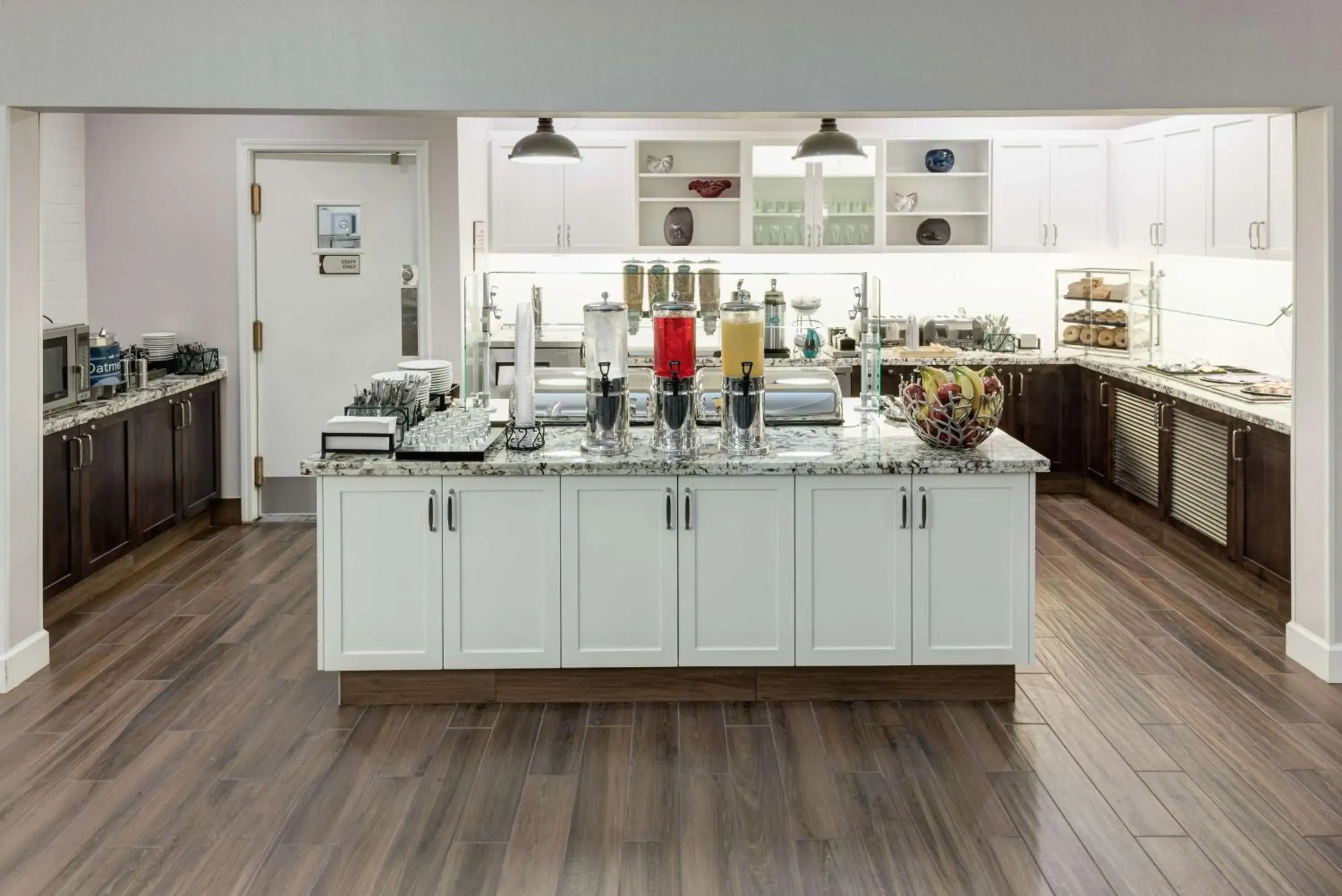 Breakfast in Homewood Suites by Hilton Seattle-Tacoma Airport/Tukwila Breakfast in Homewood Suites by Hilton Seattle-Tacoma Airport/Tukwila