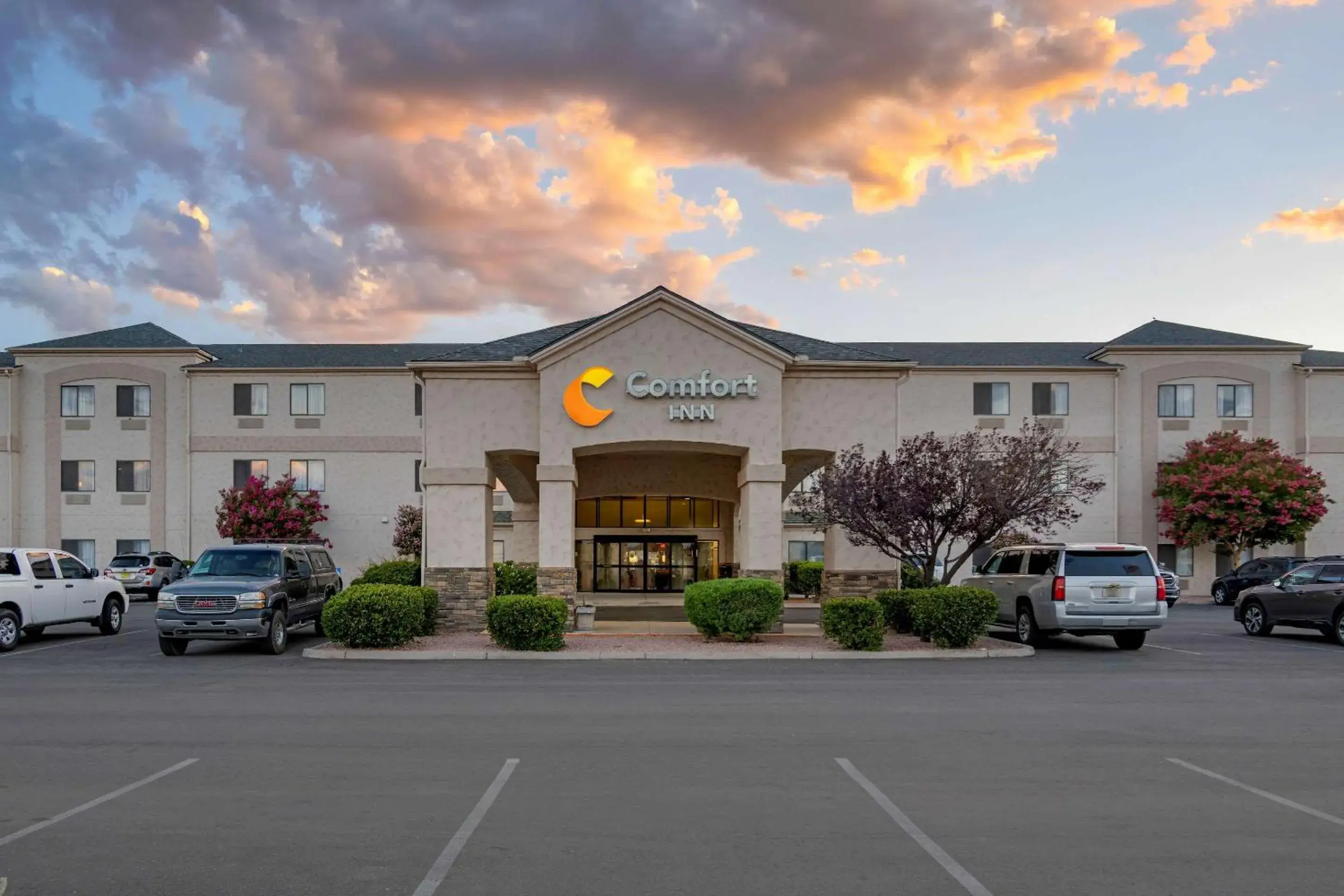 Property building in Comfort Inn Camp Verde I-17 Property building in Comfort Inn Camp Verde I-17