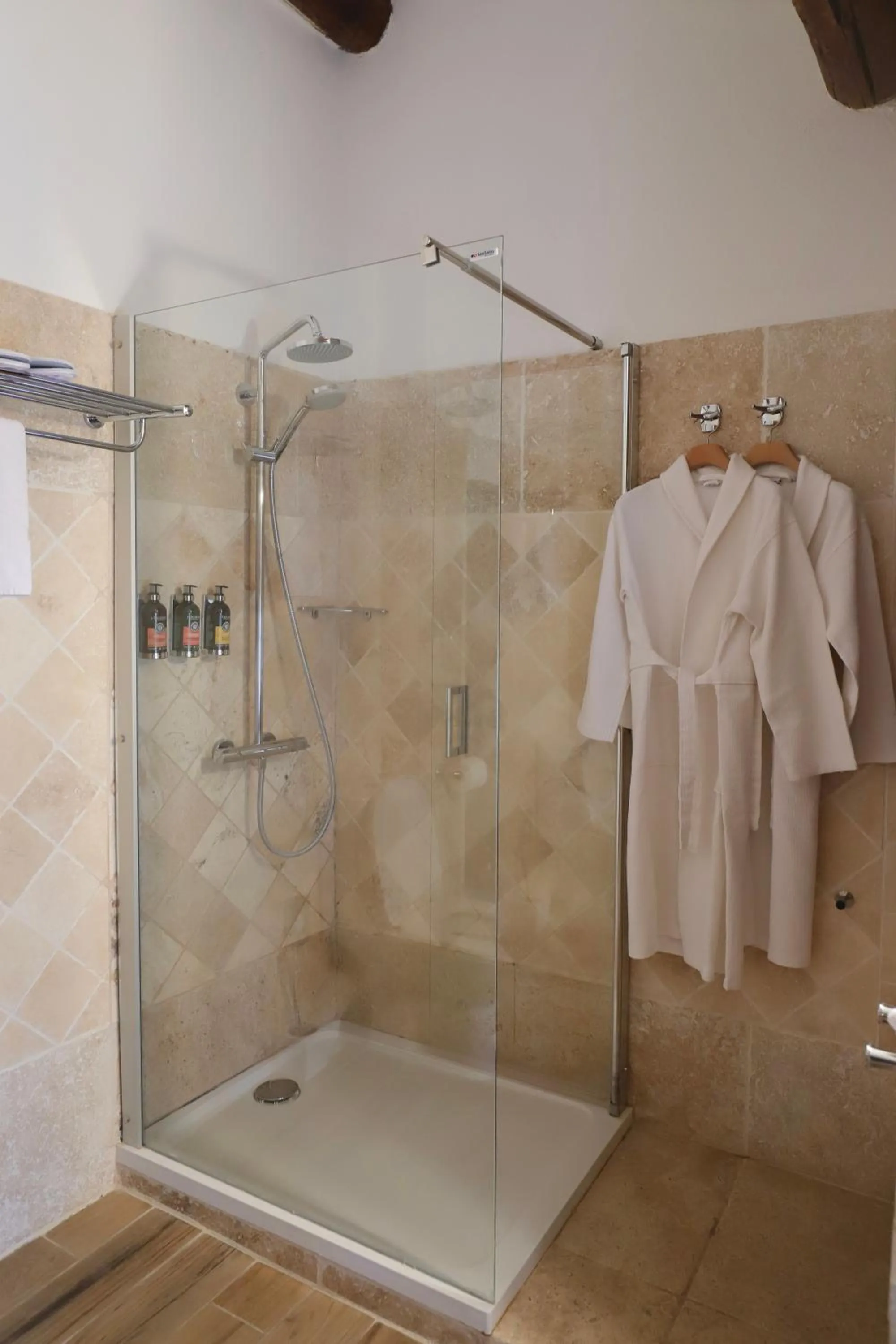 Shower in LA FERME DE LA HUPPE