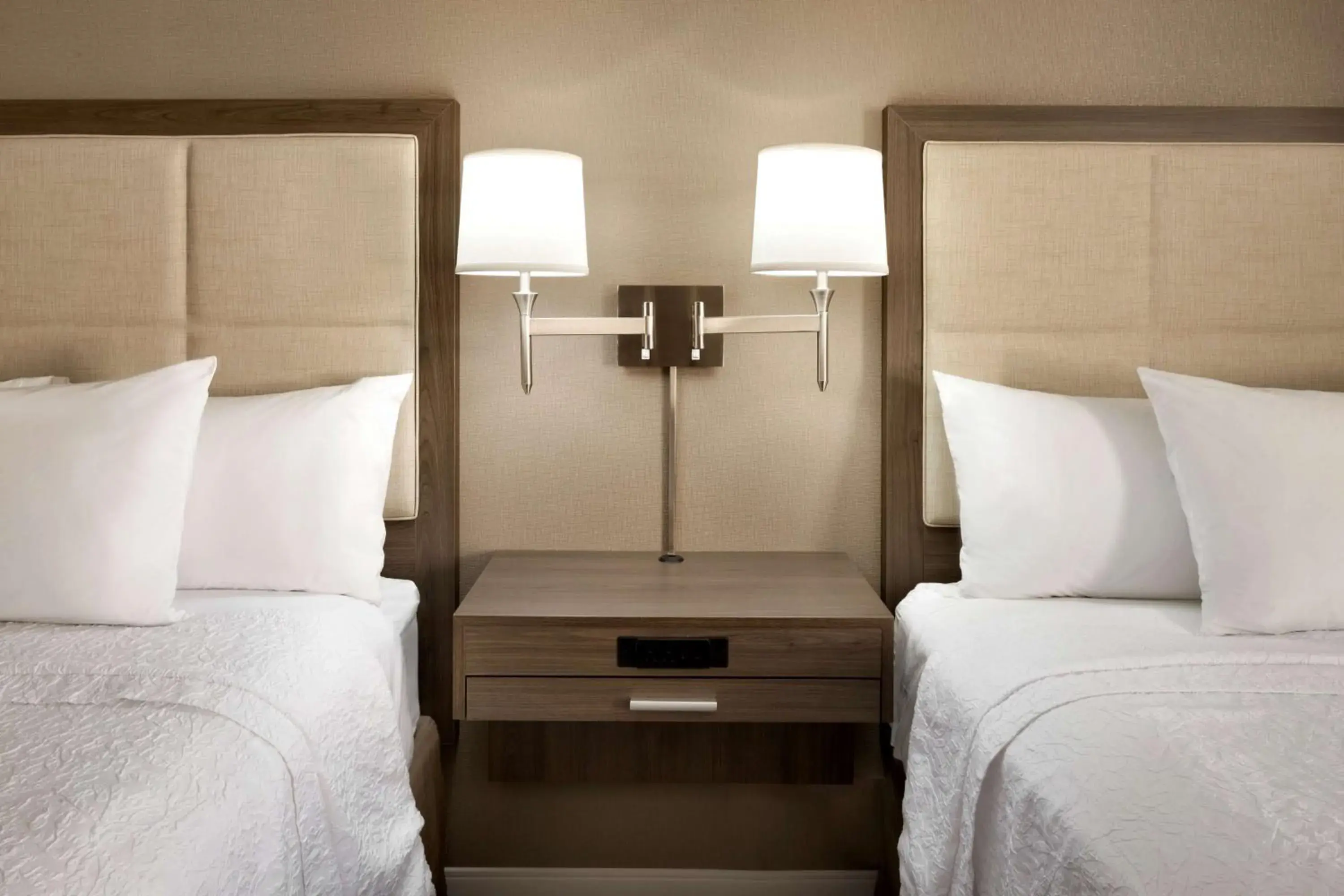 Bed in Hampton Inn Philadelphia/Mt. Laurel Bed in Hampton Inn Philadelphia/Mt. Laurel