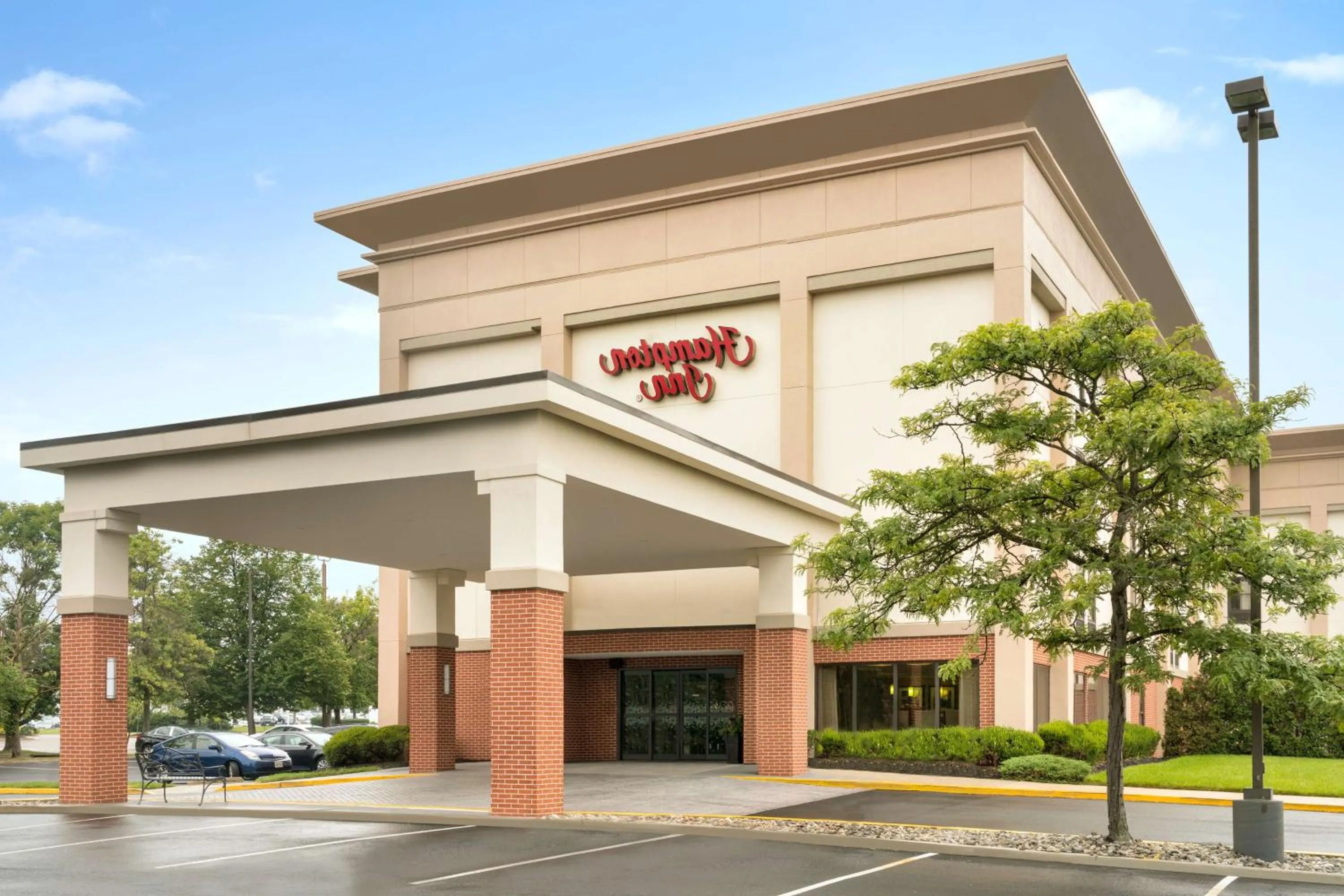 Property building in Hampton Inn Philadelphia/Mt. Laurel