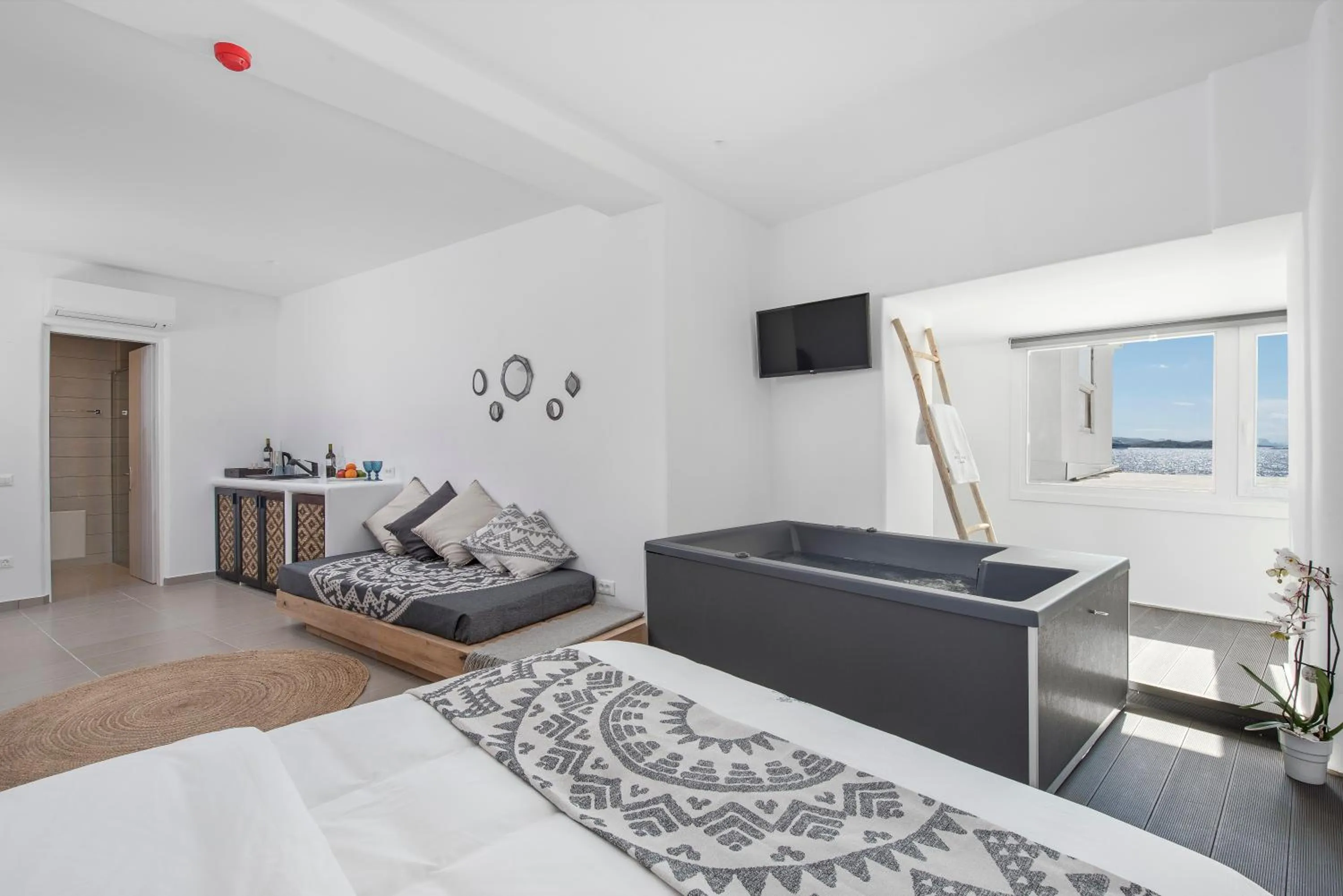 Photo of the whole room, Bed in Little Venice Villas