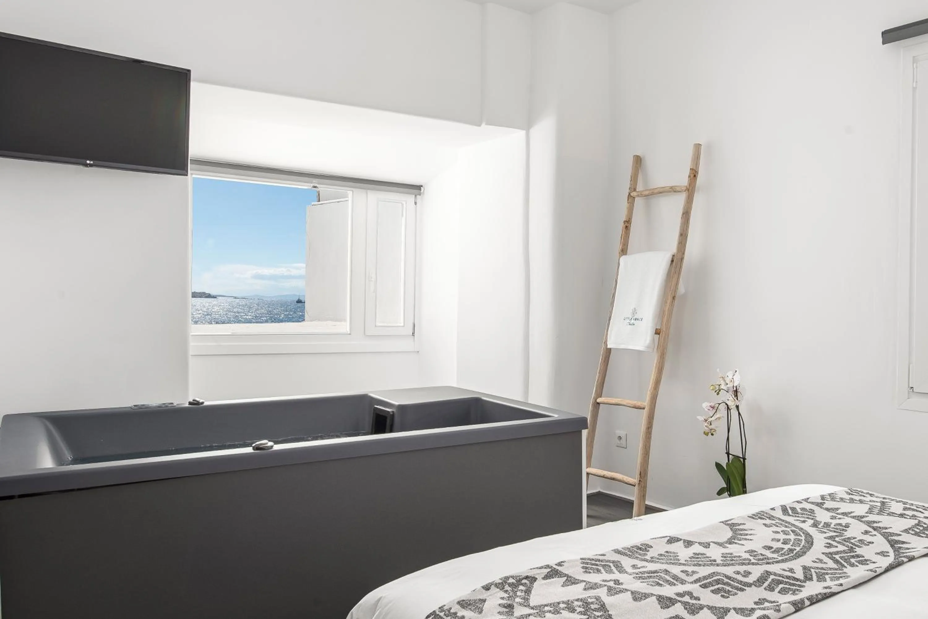 Sea view, Bed in Little Venice Villas