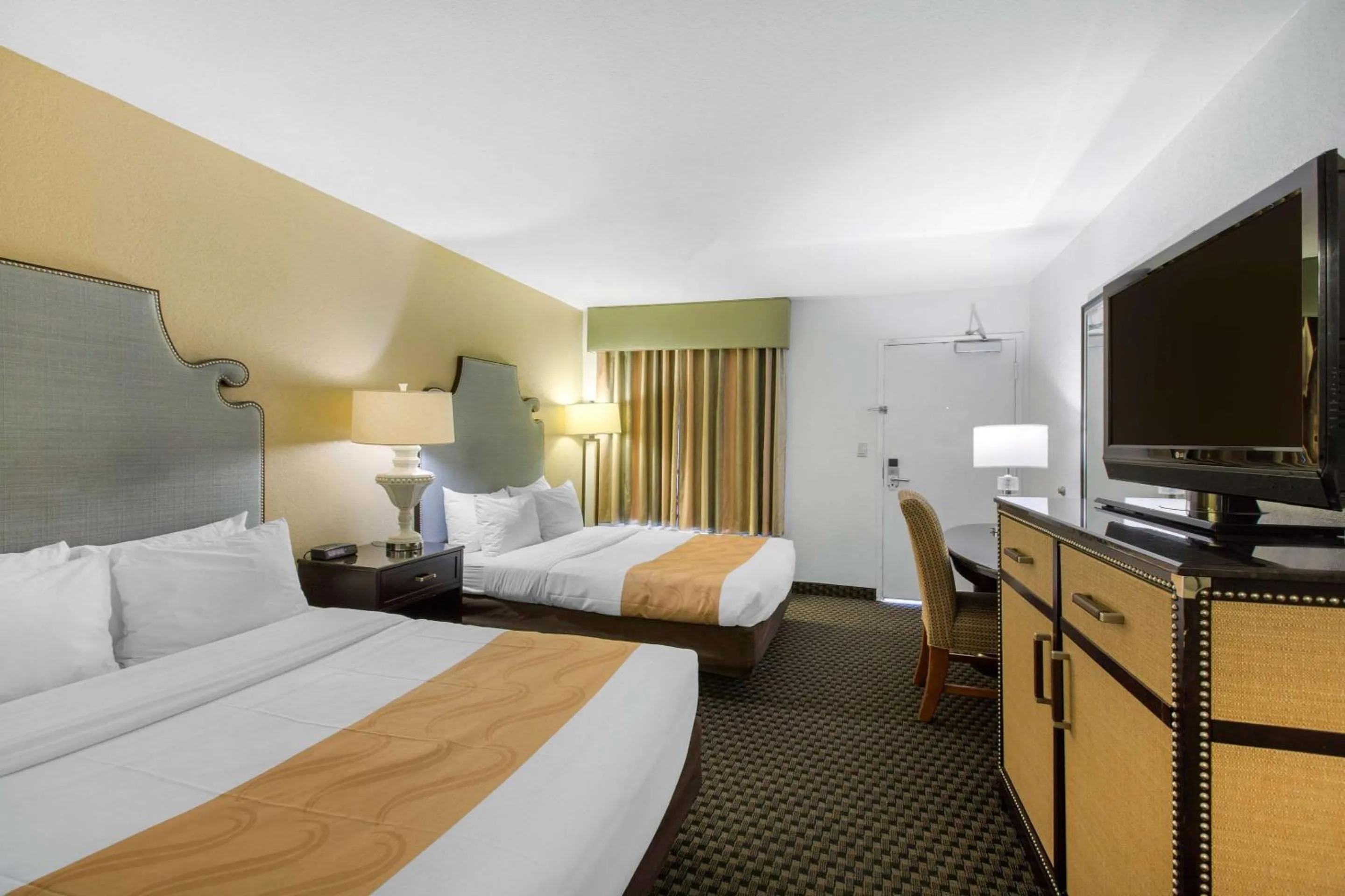 Photo of the whole room, TV/Entertainment Center in Quality Inn Palm Springs Downtown