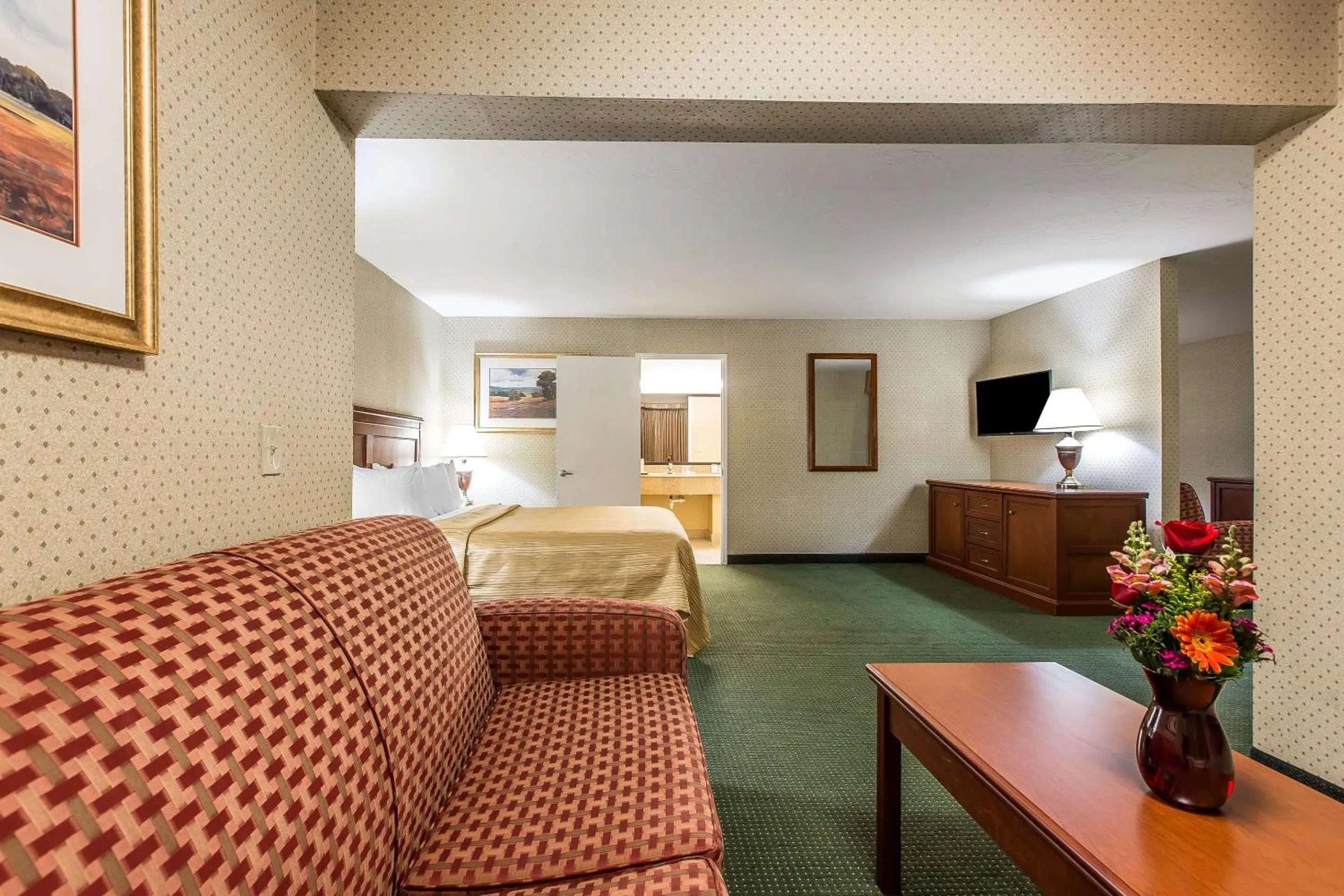 Bedroom, Bed in Quality Inn Near China Lake Naval Station