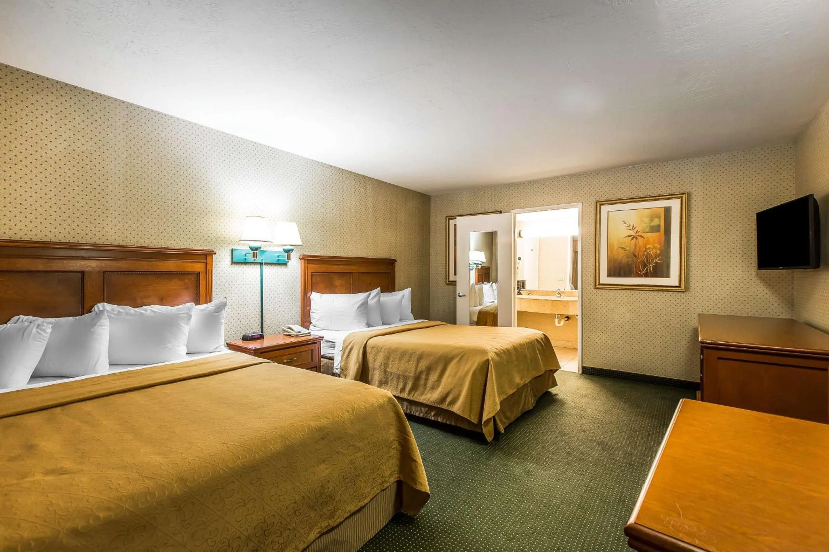 Bedroom, Bed in Quality Inn Near China Lake Naval Station