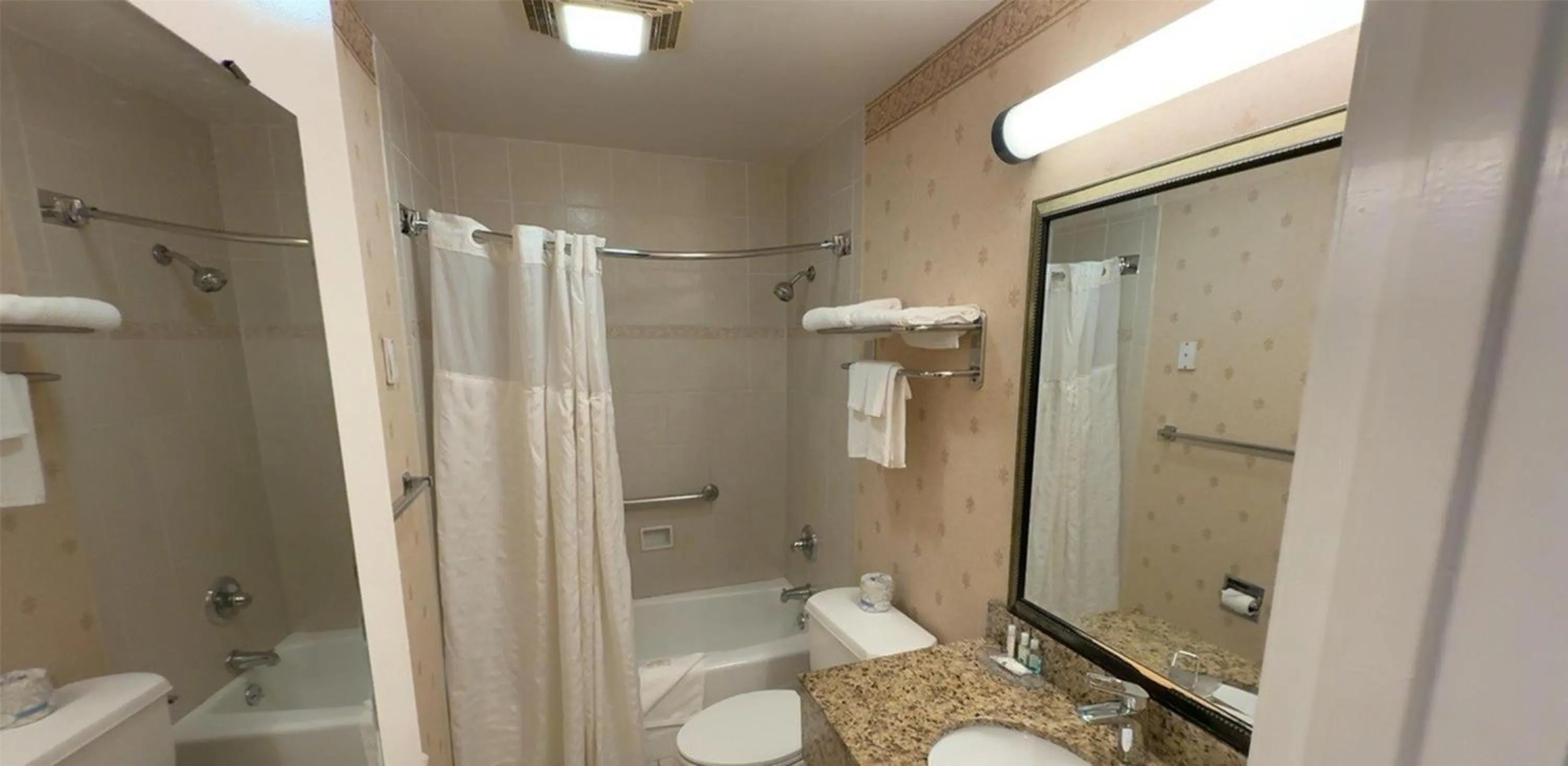 Bathroom in SureStay by Best Western Sunnyvale Silicon Valley