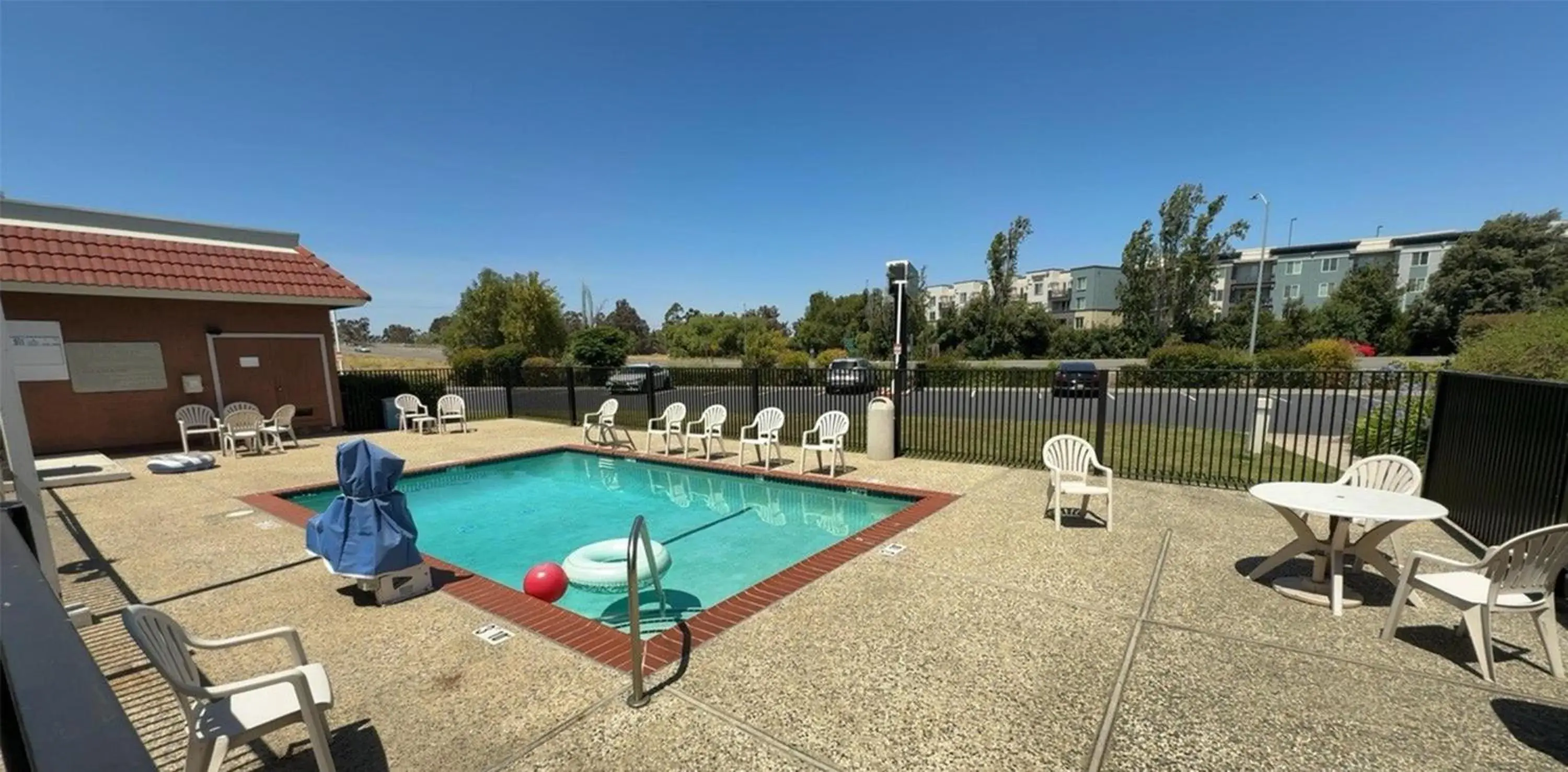 Pool view in SureStay by Best Western Sunnyvale Silicon Valley Pool view in SureStay by Best Western Sunnyvale Silicon Valley