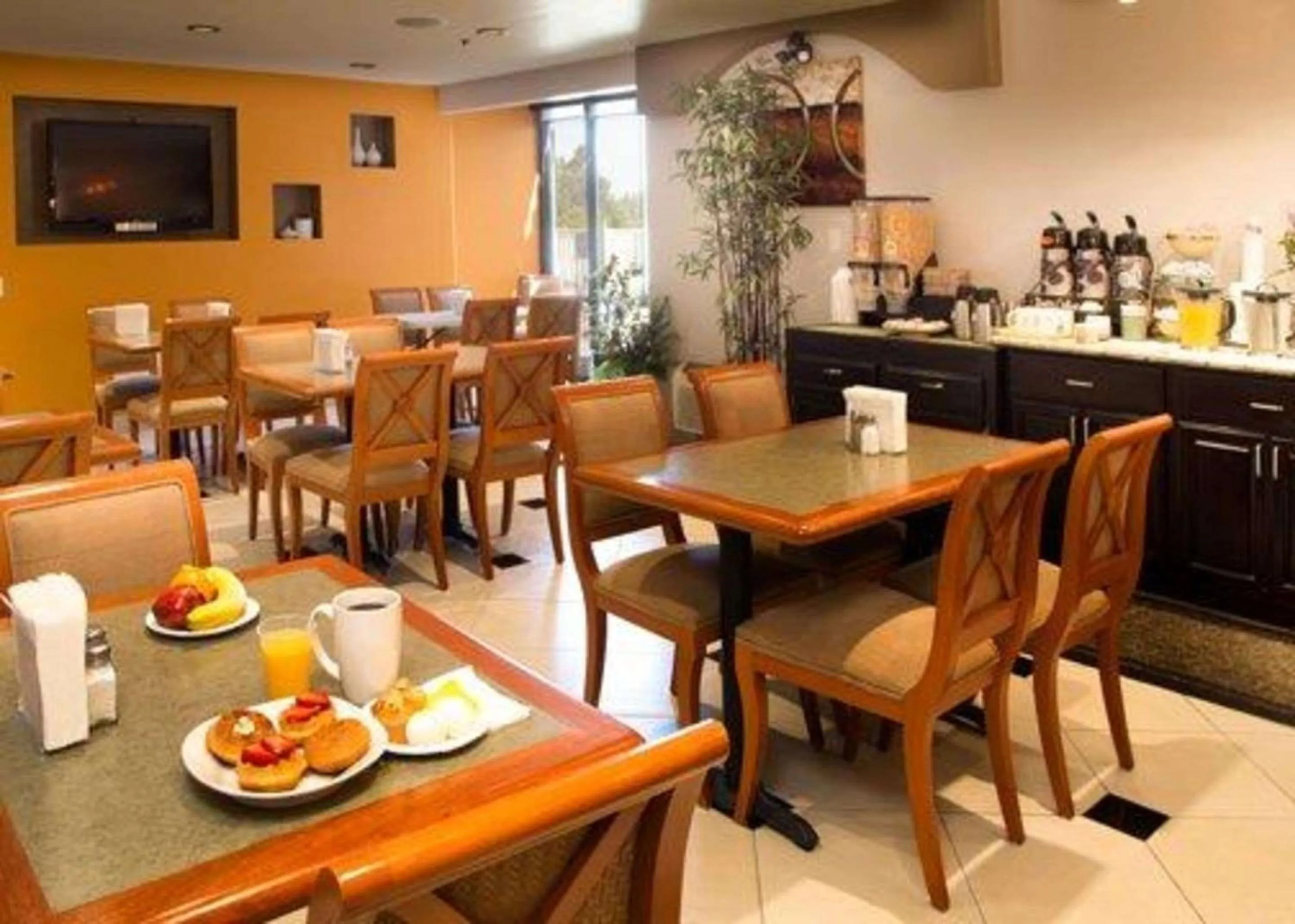 Restaurant/places to eat in Quality Inn Santa Clara Convention Center