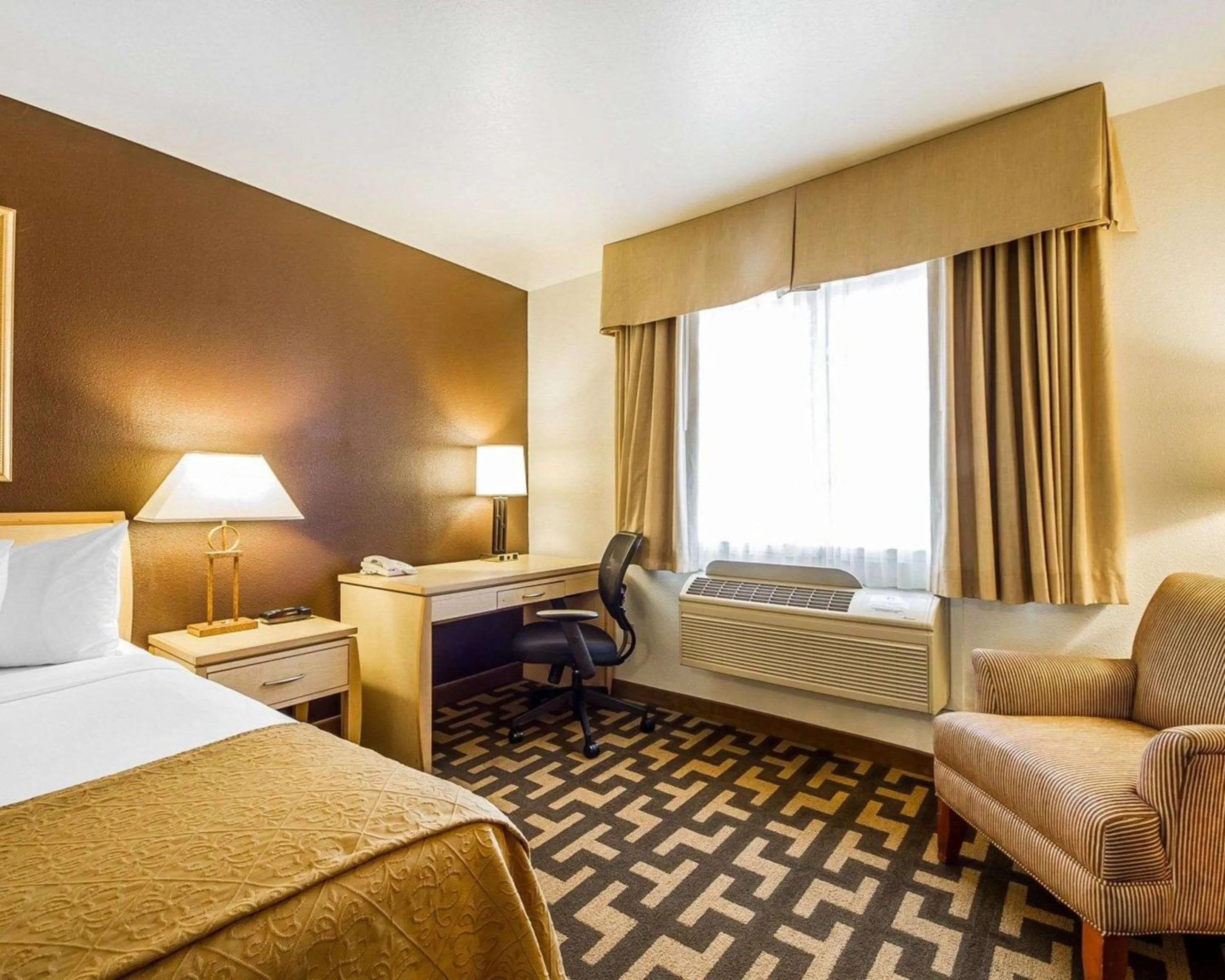 Photo of the whole room, Bed in Quality Inn Petaluma - Sonoma