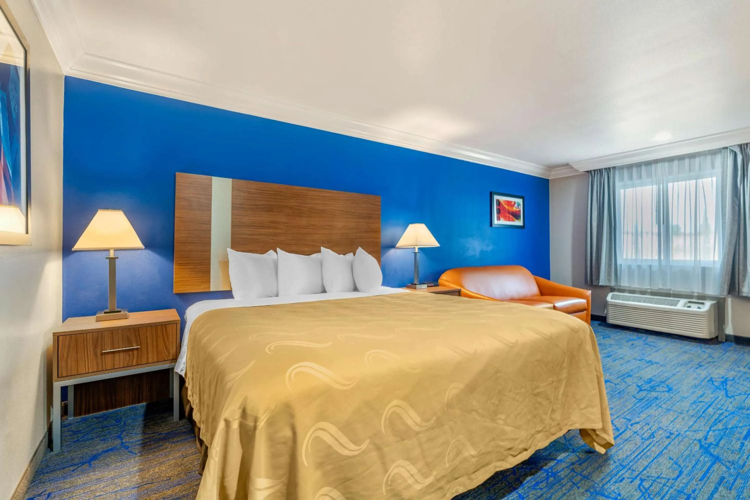 Bedroom, Bed in Quality Inn & Suites Vacaville