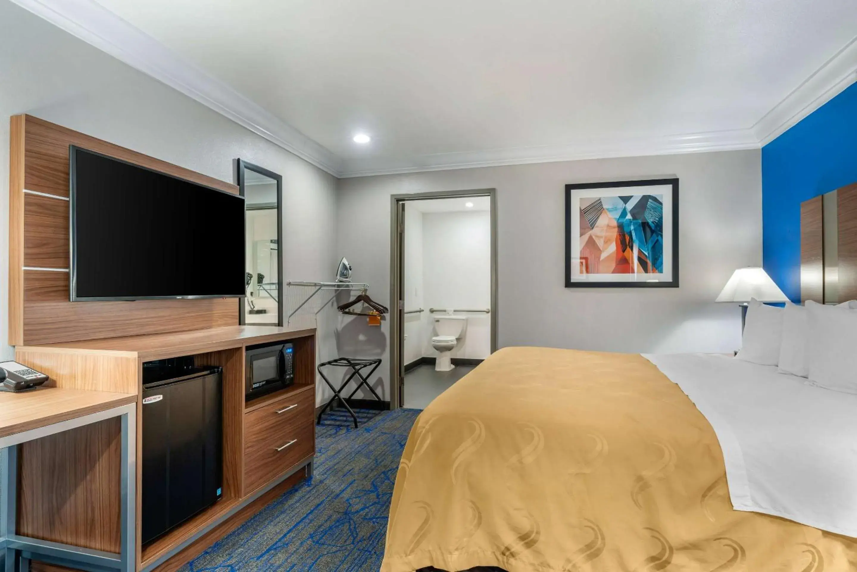 Bedroom, Bed in Quality Inn & Suites Vacaville Bedroom, Bed in Quality Inn & Suites Vacaville