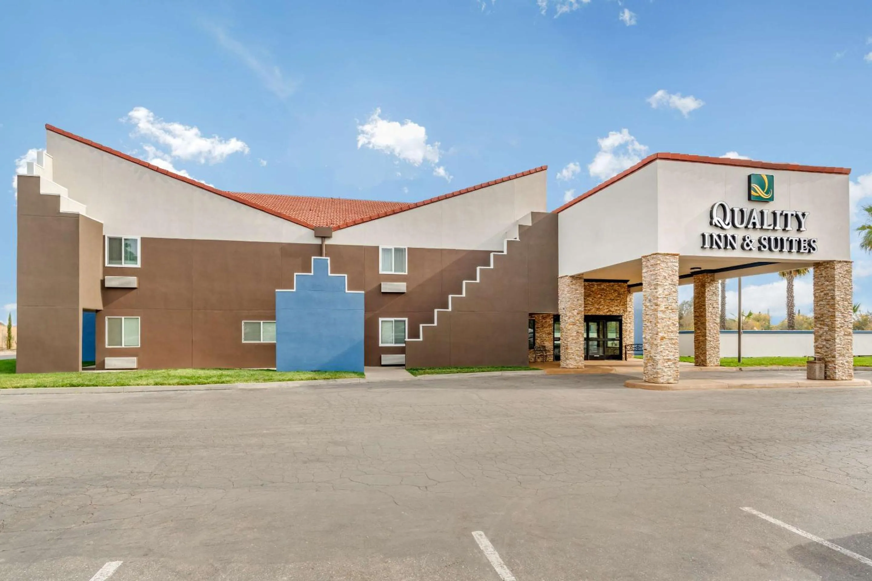 Property building in Quality Inn & Suites Vacaville