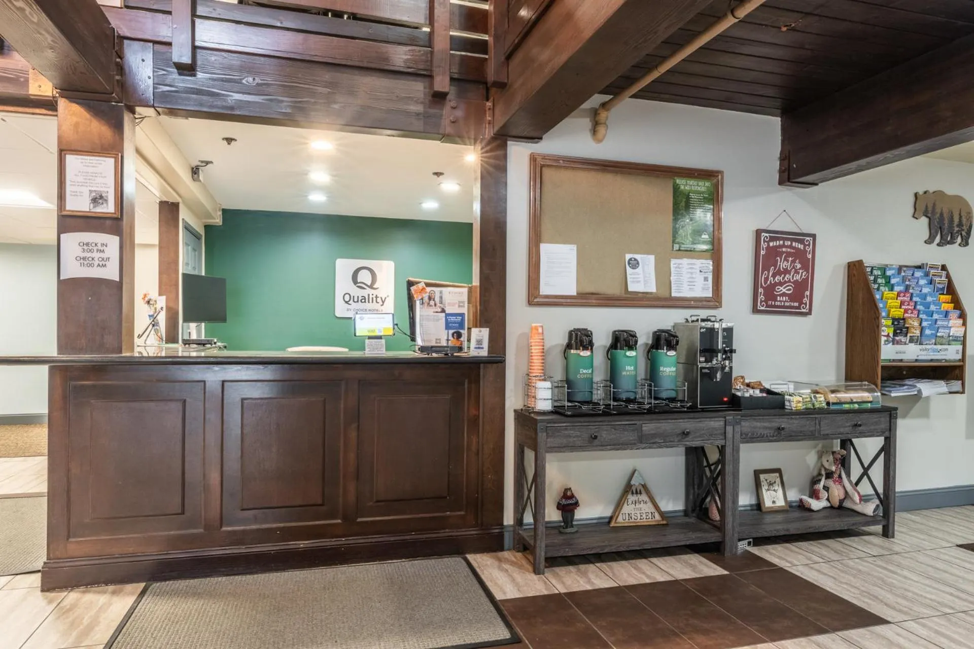 Property logo or sign in Quality Inn near Mammoth Mountain Ski Resort